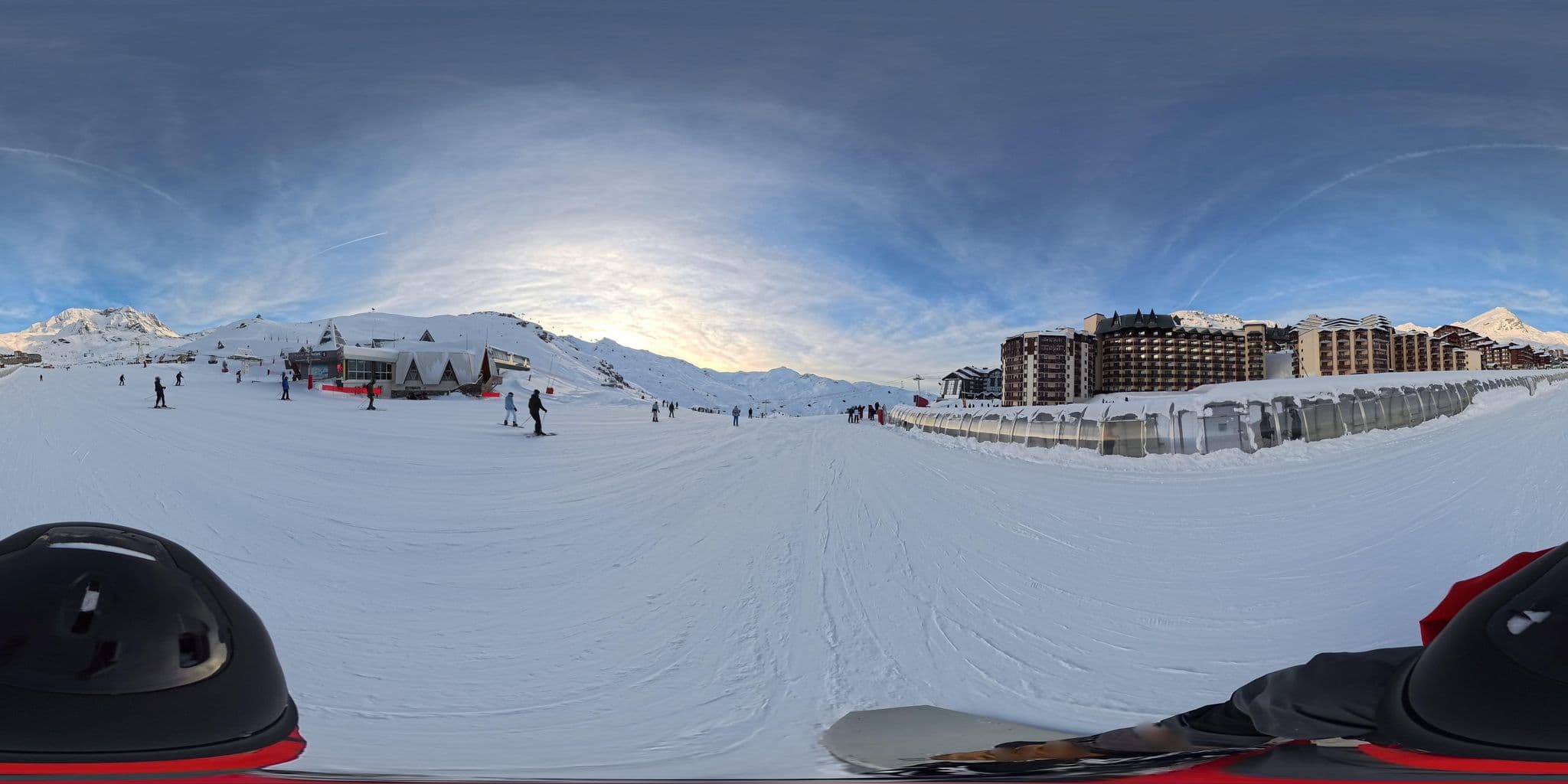 Street view near Stort me structuur kamer 🎉, Val Thorens — © MattWithHuskies (CC BY-SA · Mapillary)