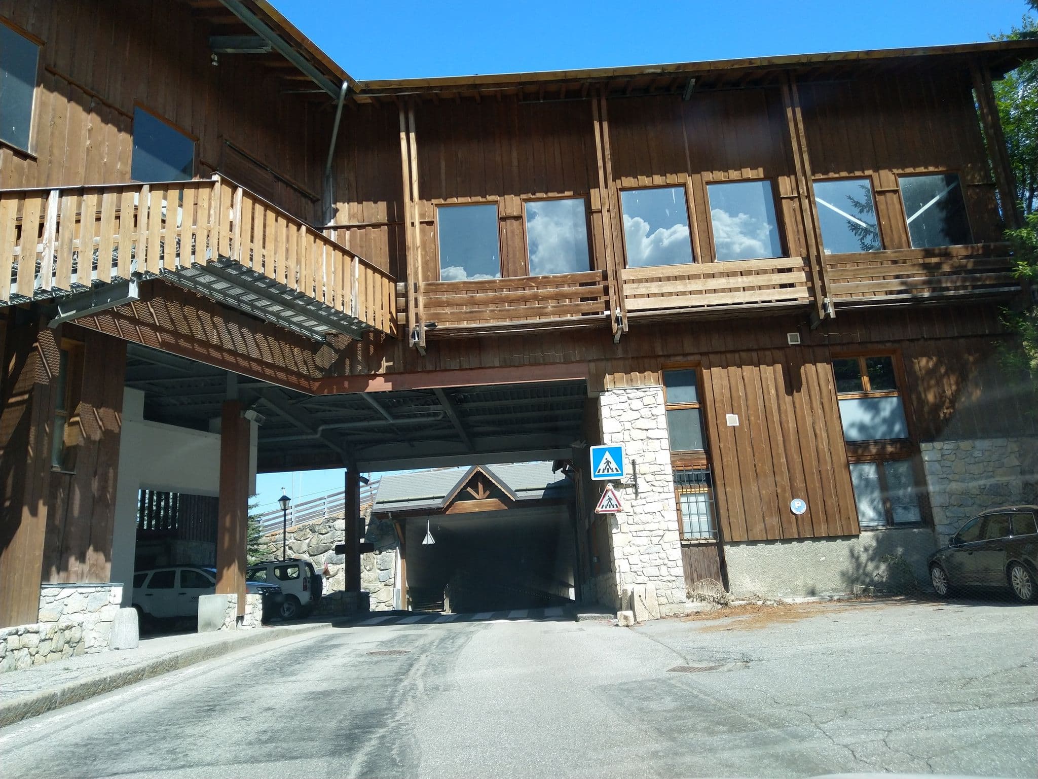 Street view near Ski Vive- Chalet Clementine, Méribel — © luc13om (CC BY-SA · Mapillary)