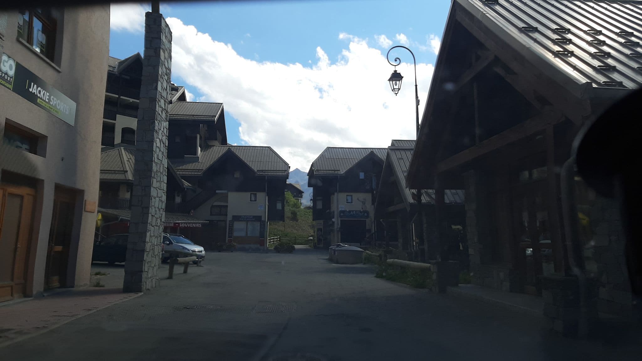 Street view near Hotel L’Aigle, Valloire — © alexmodesto73 (CC BY-SA · Mapillary)