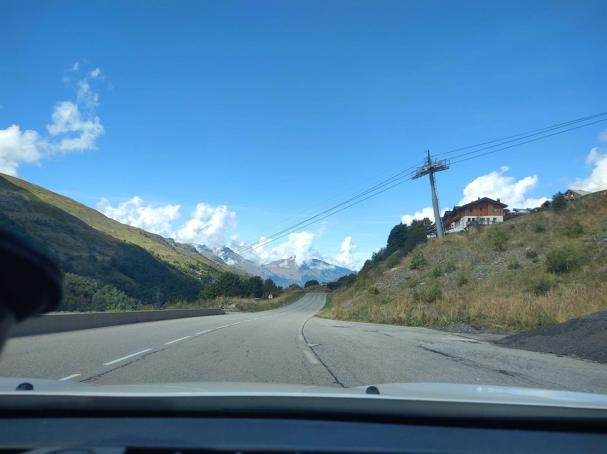 Street view near Residence le Chalet du Mont Vallon, Val Thorens — © MatthieuF4FNE (CC BY-SA · Mapillary)