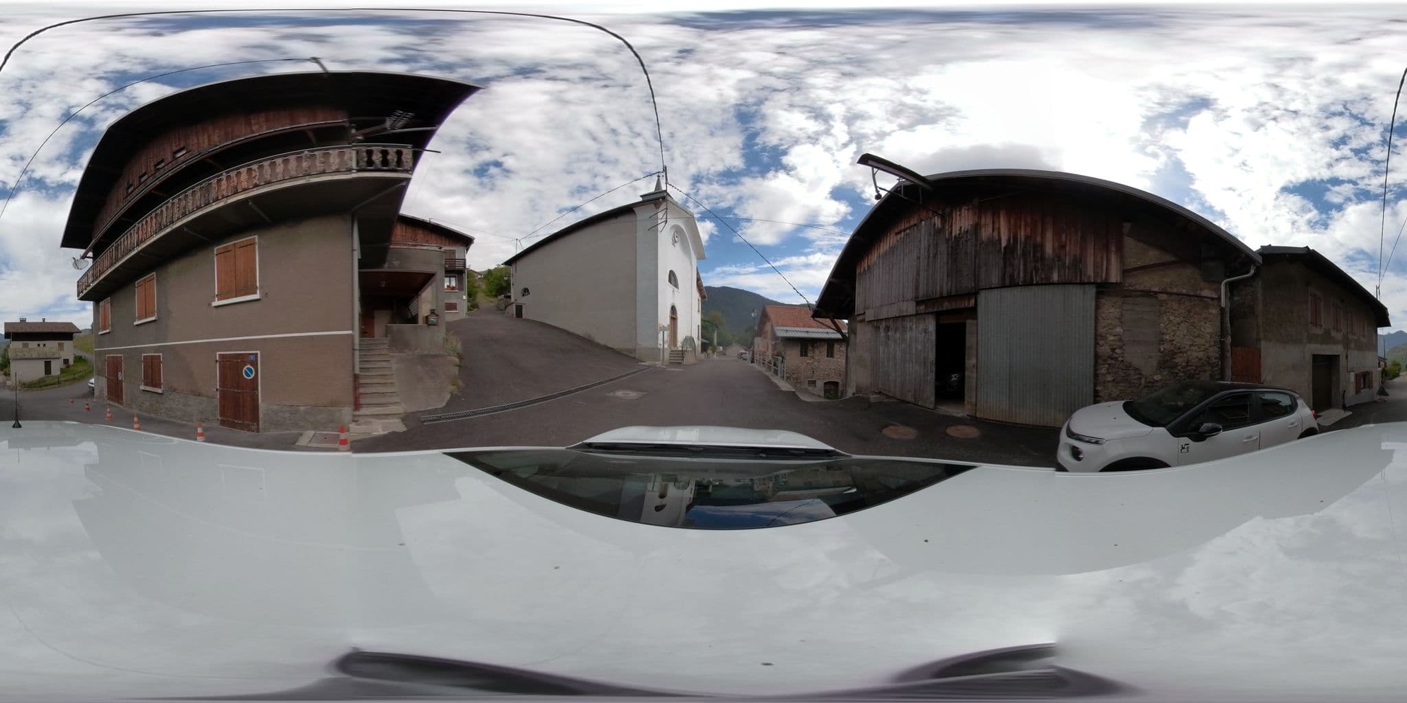 Street view near adrets d'en haut, Aigueblanche — © serfim_cit_y (CC BY-SA · Mapillary)