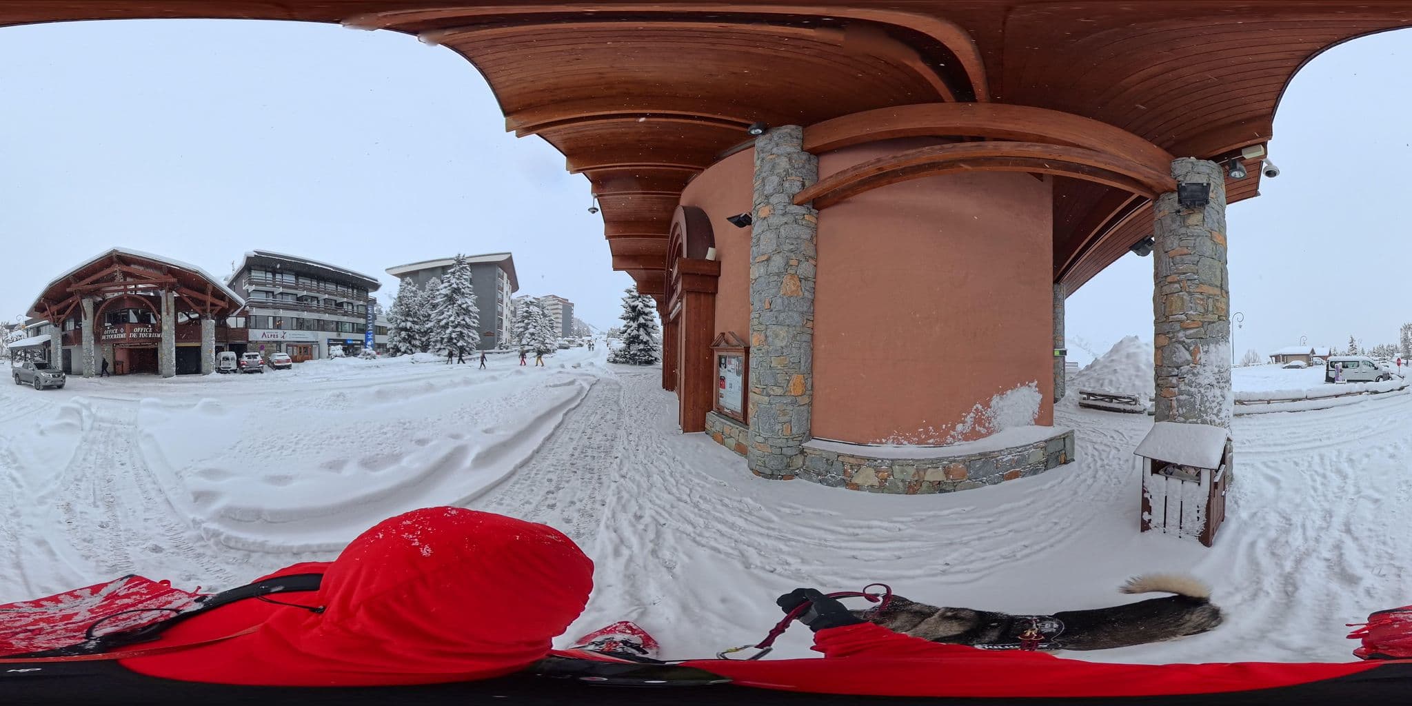 Street view near Le Menuire, Val Thorens — © MattWithHuskies (CC BY-SA · Mapillary)