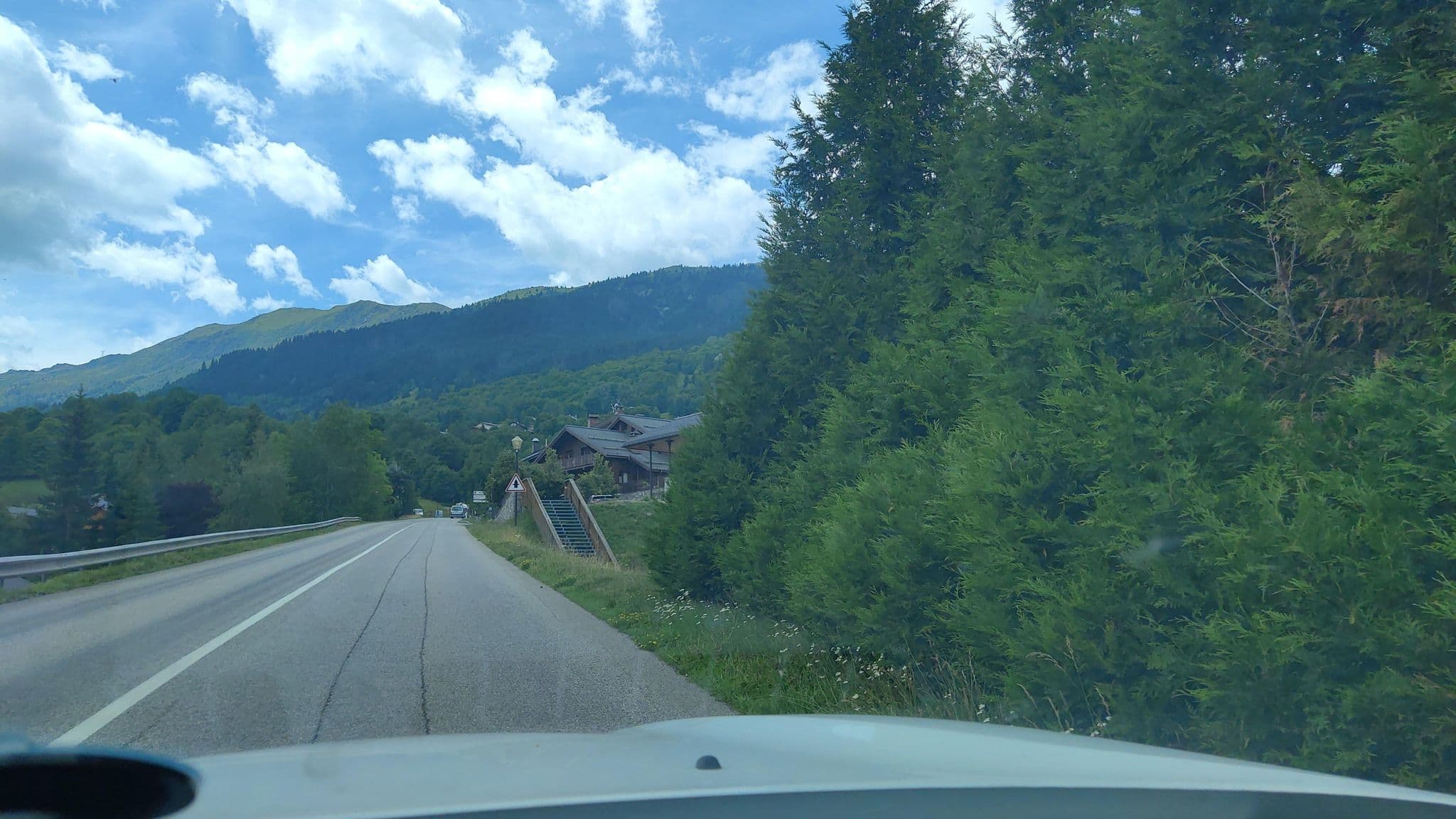 Street view near Les Trois Hôtels de la Chaudanne, Les Allues — © MatthieuF4FNE (CC BY-SA · Mapillary)