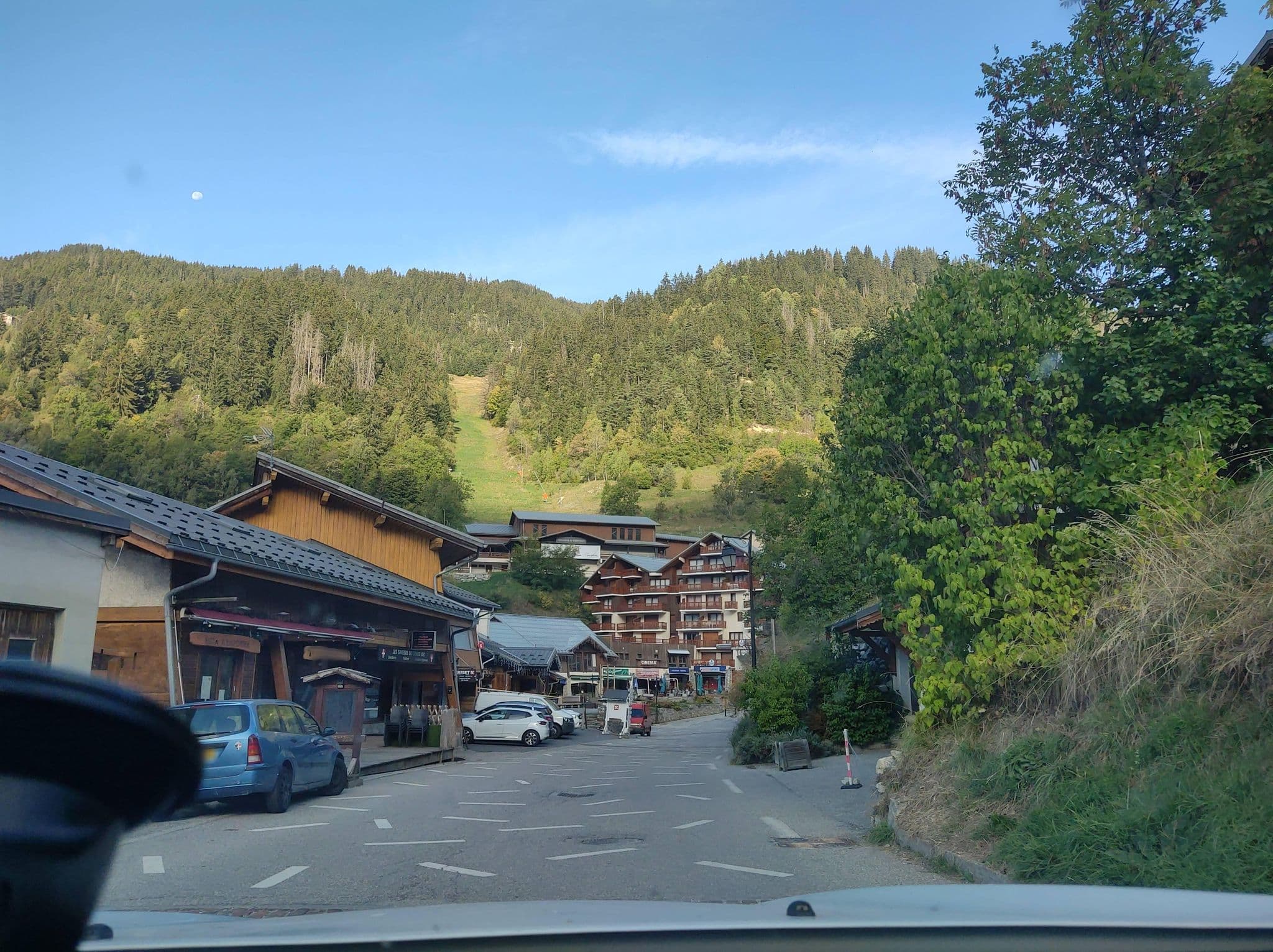 Street view near Chalet des Trappeurs, Bozel — © MatthieuF4FNE (CC BY-SA · Mapillary)