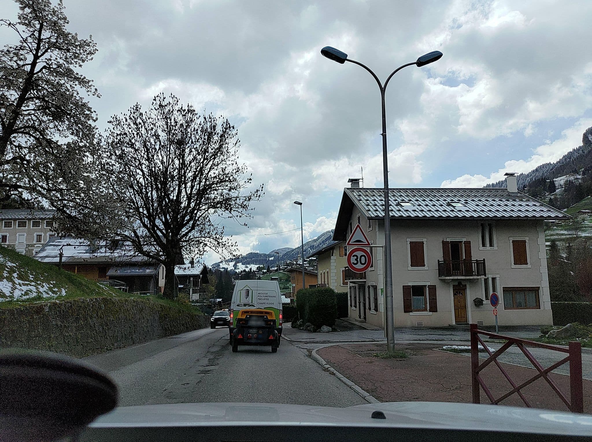 Street view near Les portes du Mont Blanc, Praz-sur-Arly — © MatthieuF4FNE (CC BY-SA · Mapillary)