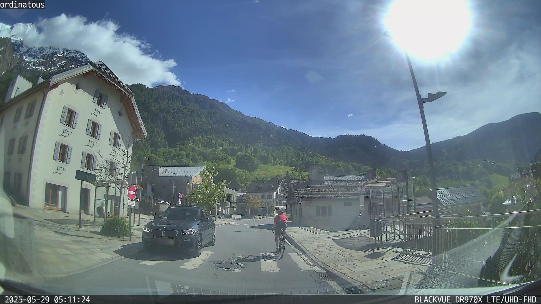Street view near Le Hameau de Pierre Blanche, Les Houches — © ordinatous (CC BY-SA · Mapillary)