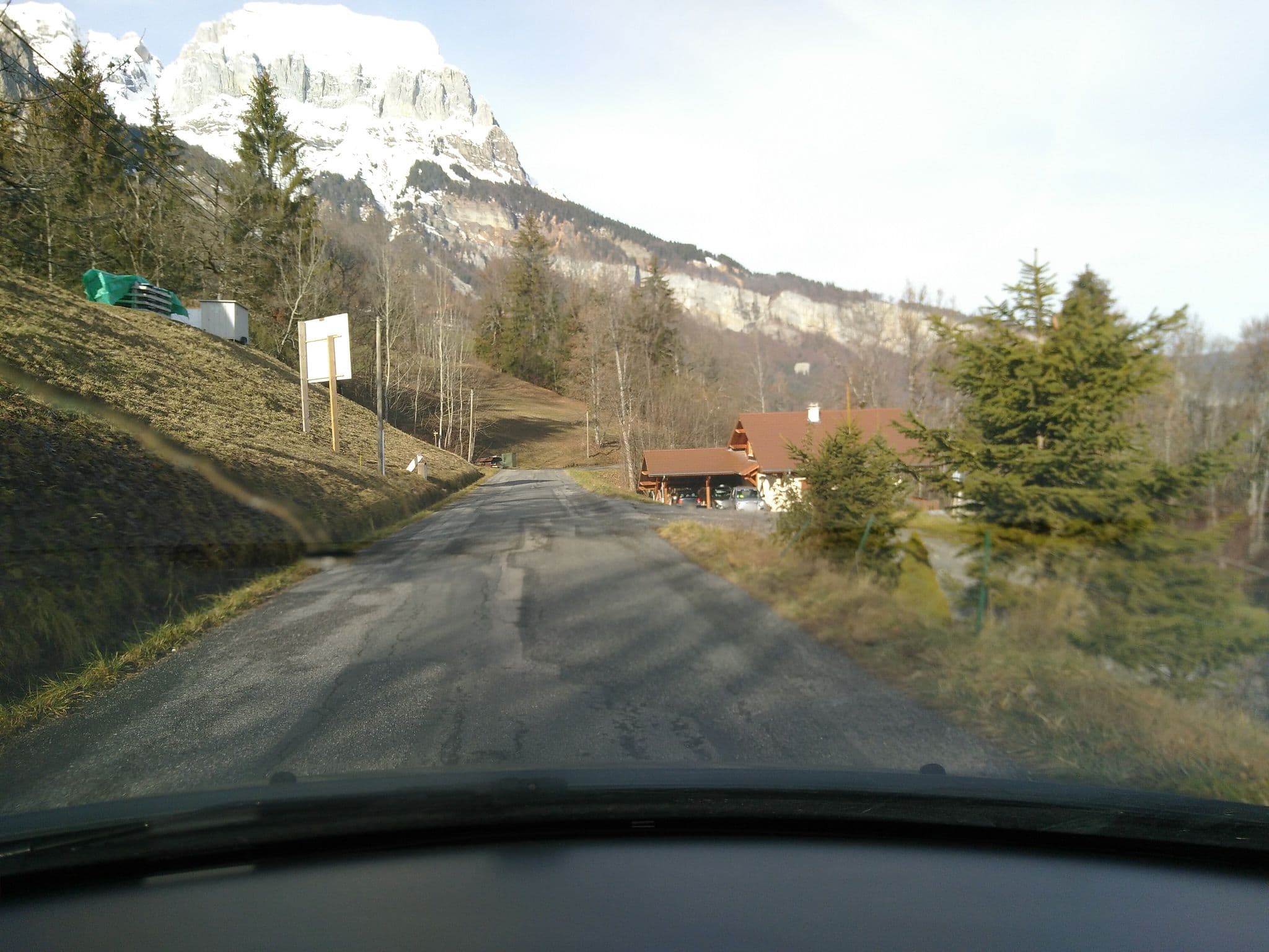Street view near La Pointe Percée, Sallanches — © marcp (CC BY-SA · Mapillary)