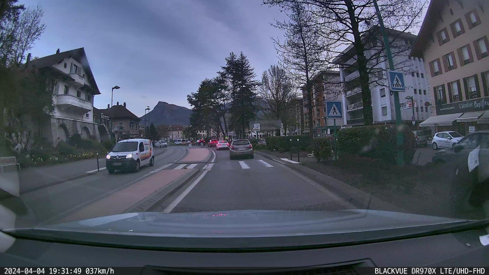 Street view near Citotel Hôtel le National, Cluses — © ordinatous (CC BY-SA · Mapillary)