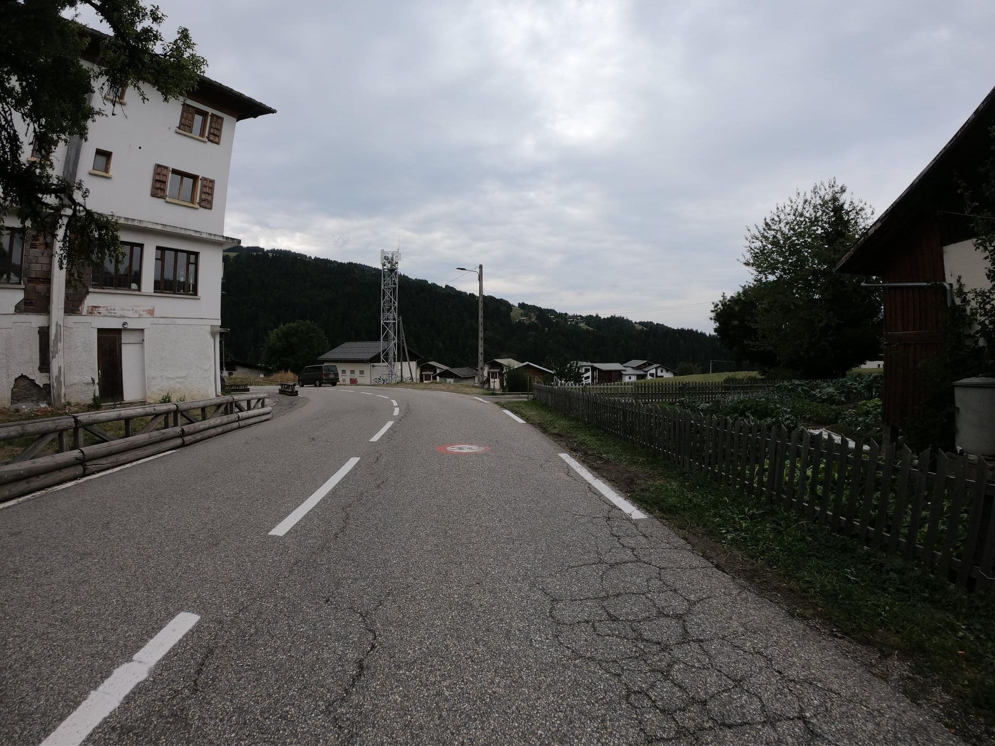 Street view near Le Mont Charvin, Praz-sur-Arly — © joostjakob (CC BY-SA · Mapillary)