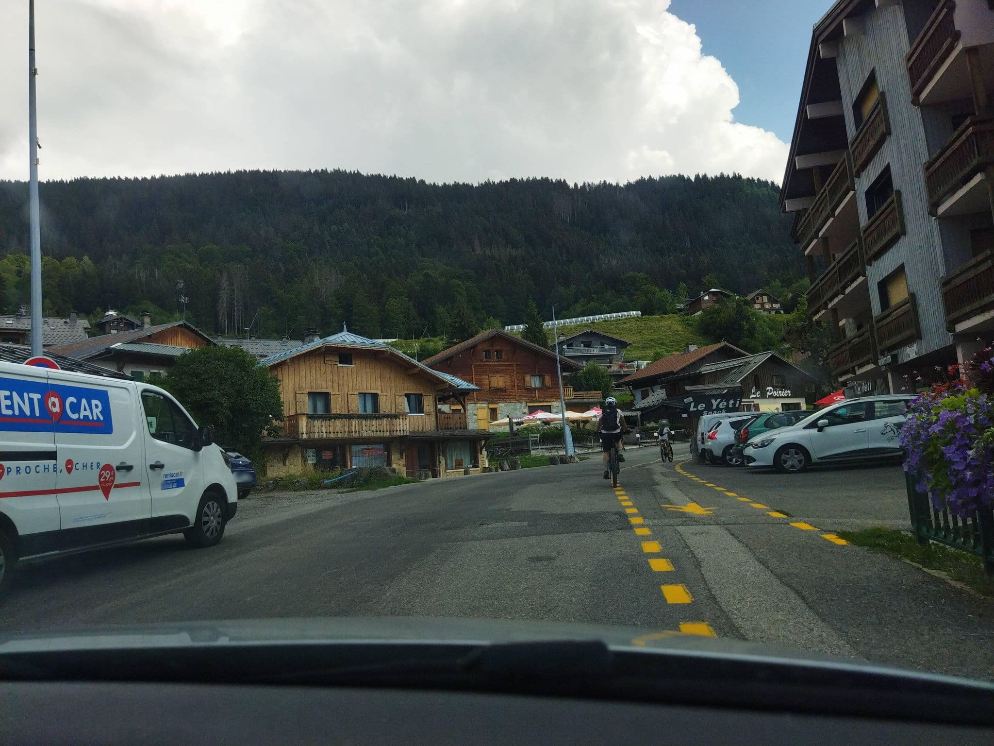 Street view near Appartement l'Ecureuil, Magland — © QLFM (CC BY-SA · Mapillary)