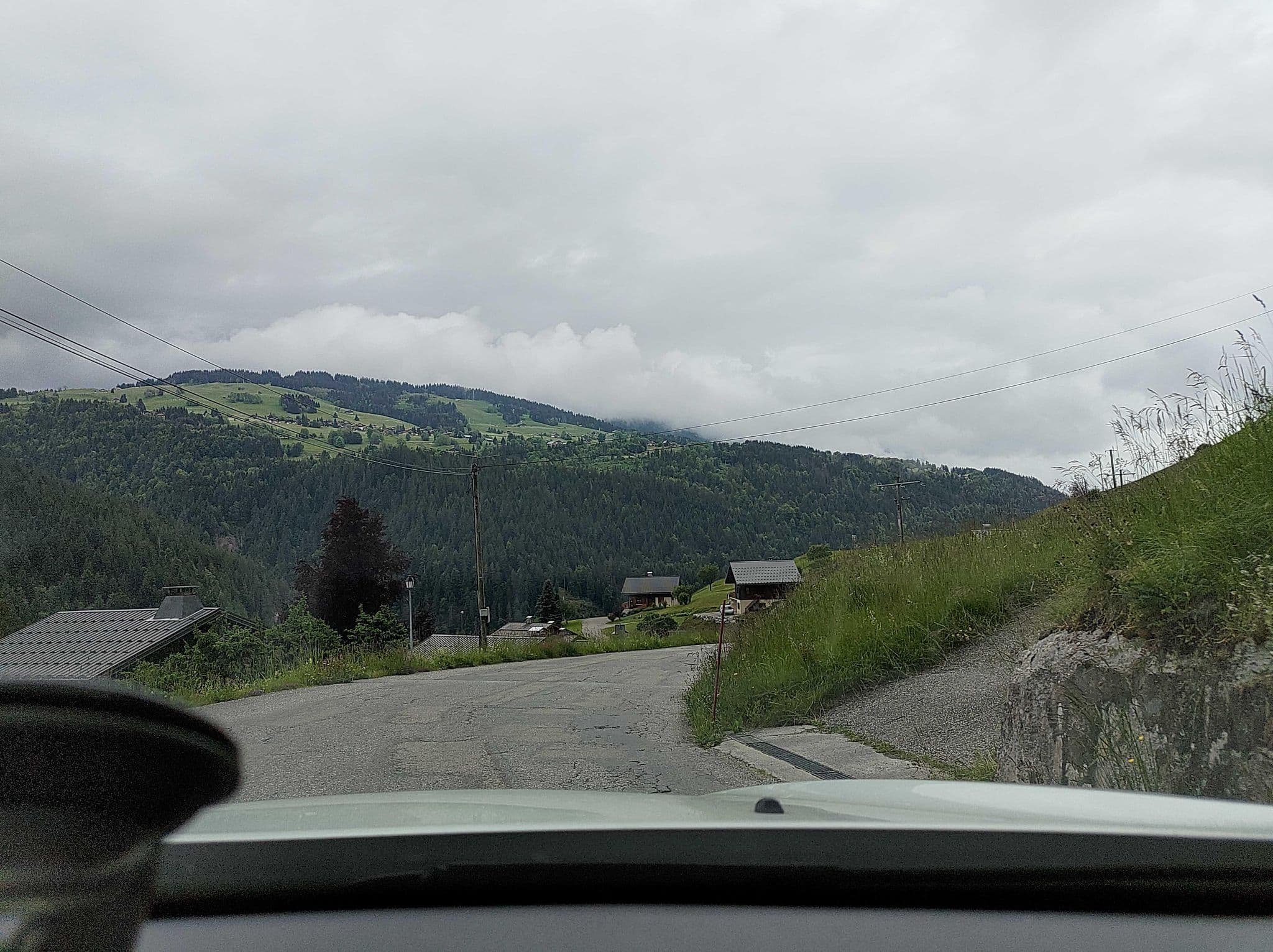 Street view near Les Vernaz, Praz-sur-Arly — © MatthieuF4FNE (CC BY-SA · Mapillary)