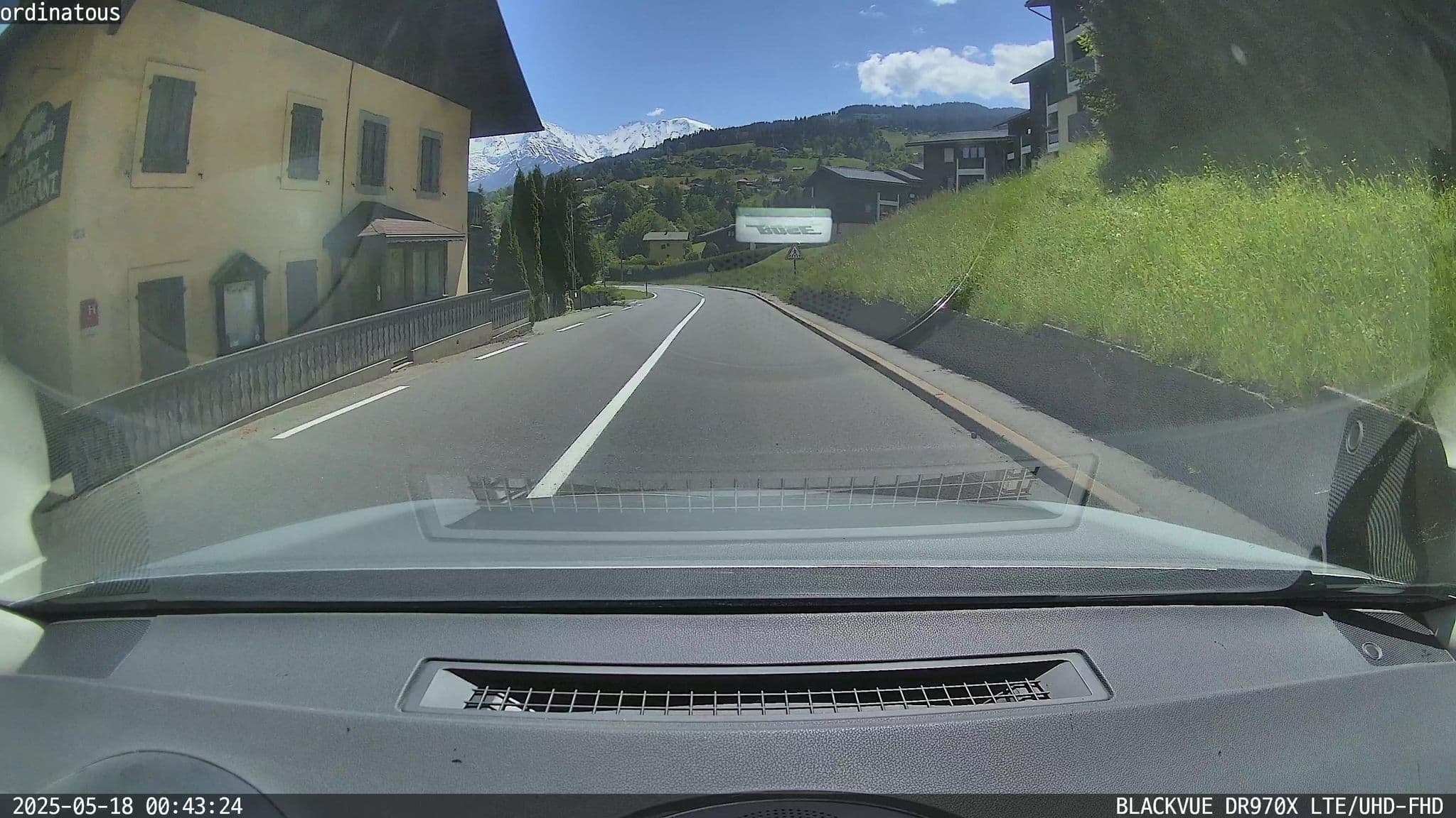 Street view near Hôtel les granits, Combloux — © ordinatous (CC BY-SA · Mapillary)