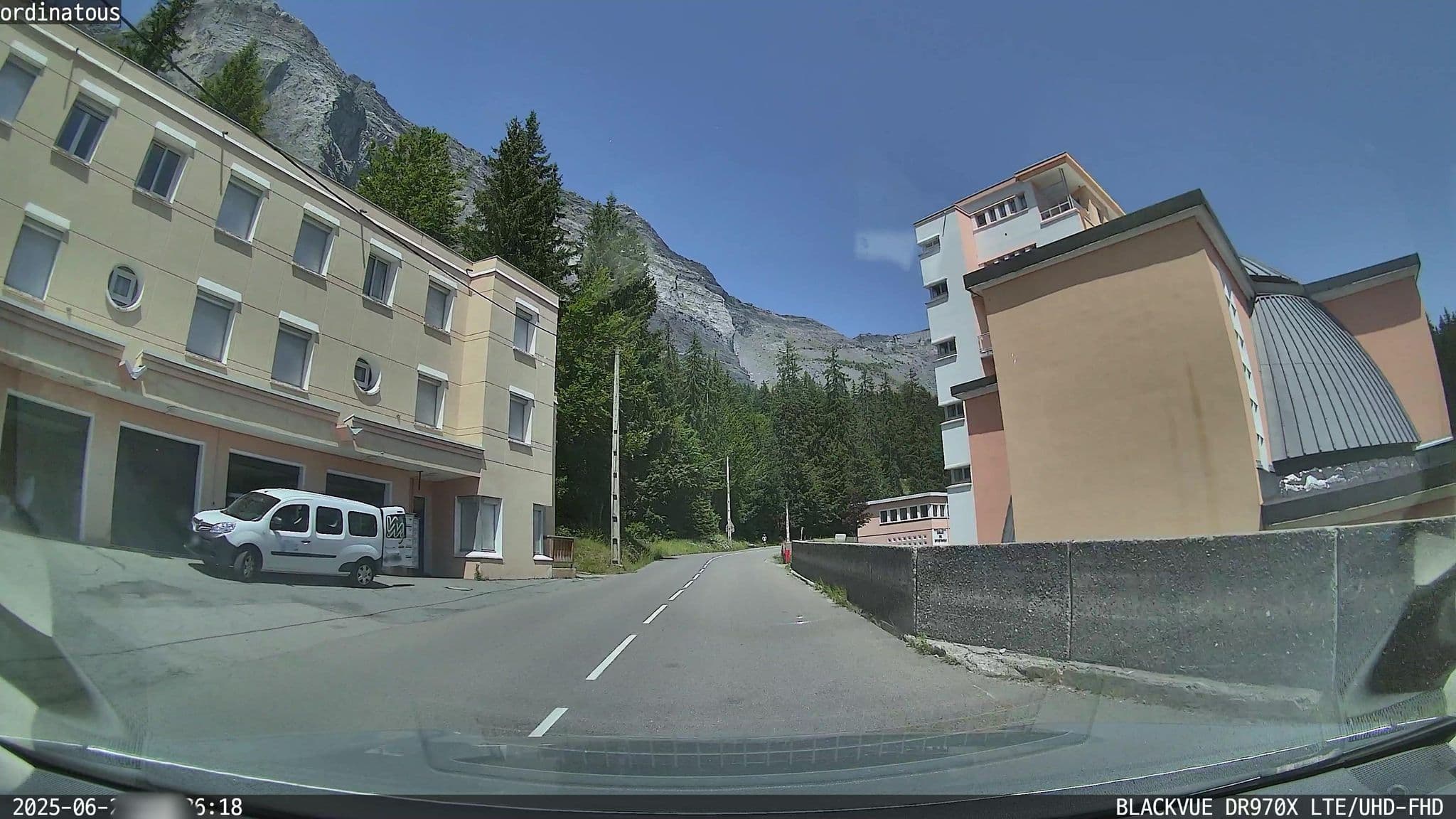 Street view near Village Vacances du Val de Marne Guébriant, Passy — © ordinatous (CC BY-SA · Mapillary)