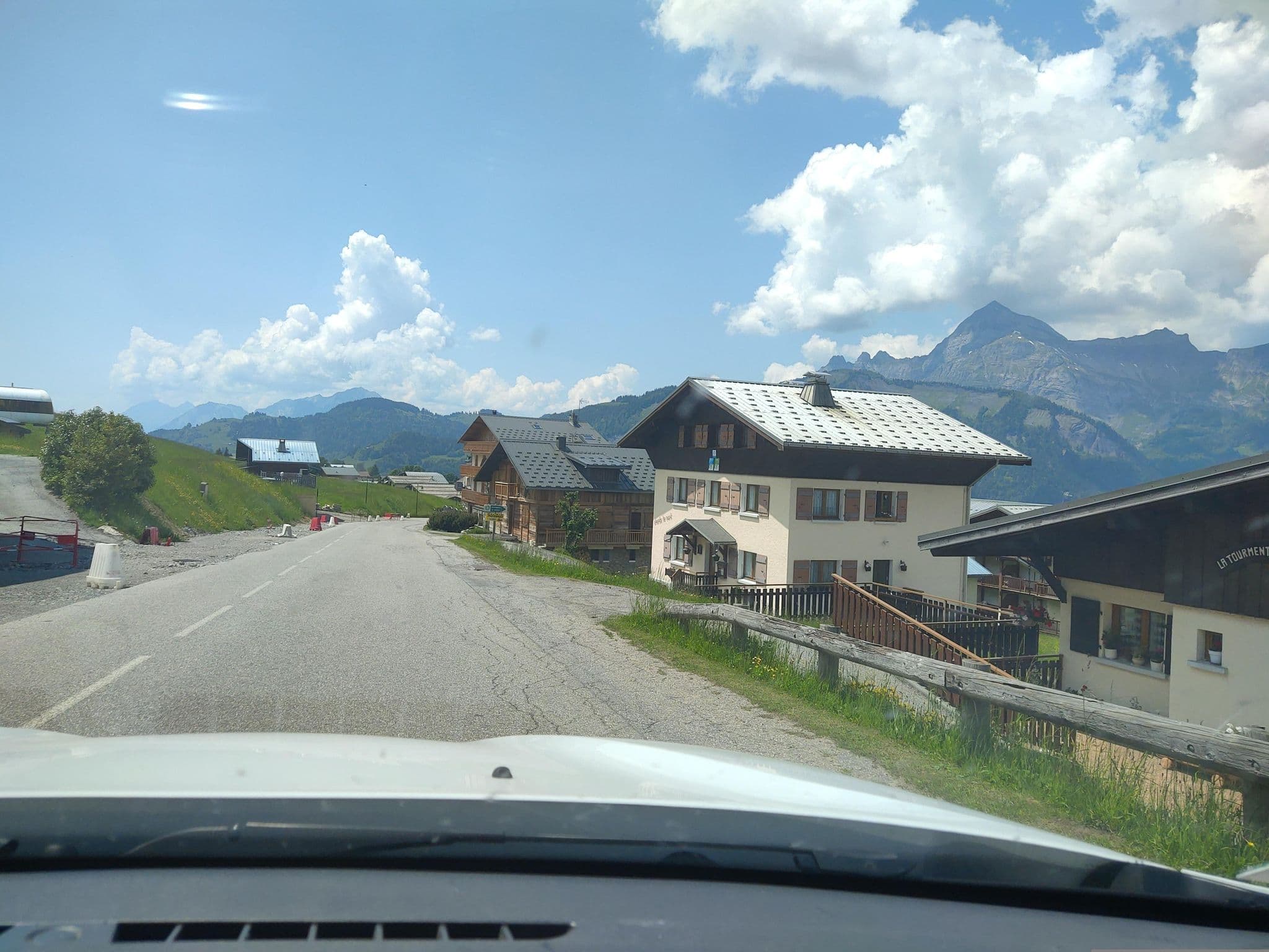 Street view near Chalet Chante le Vent, Praz-sur-Arly — © MatthieuF4FNE (CC BY-SA · Mapillary)
