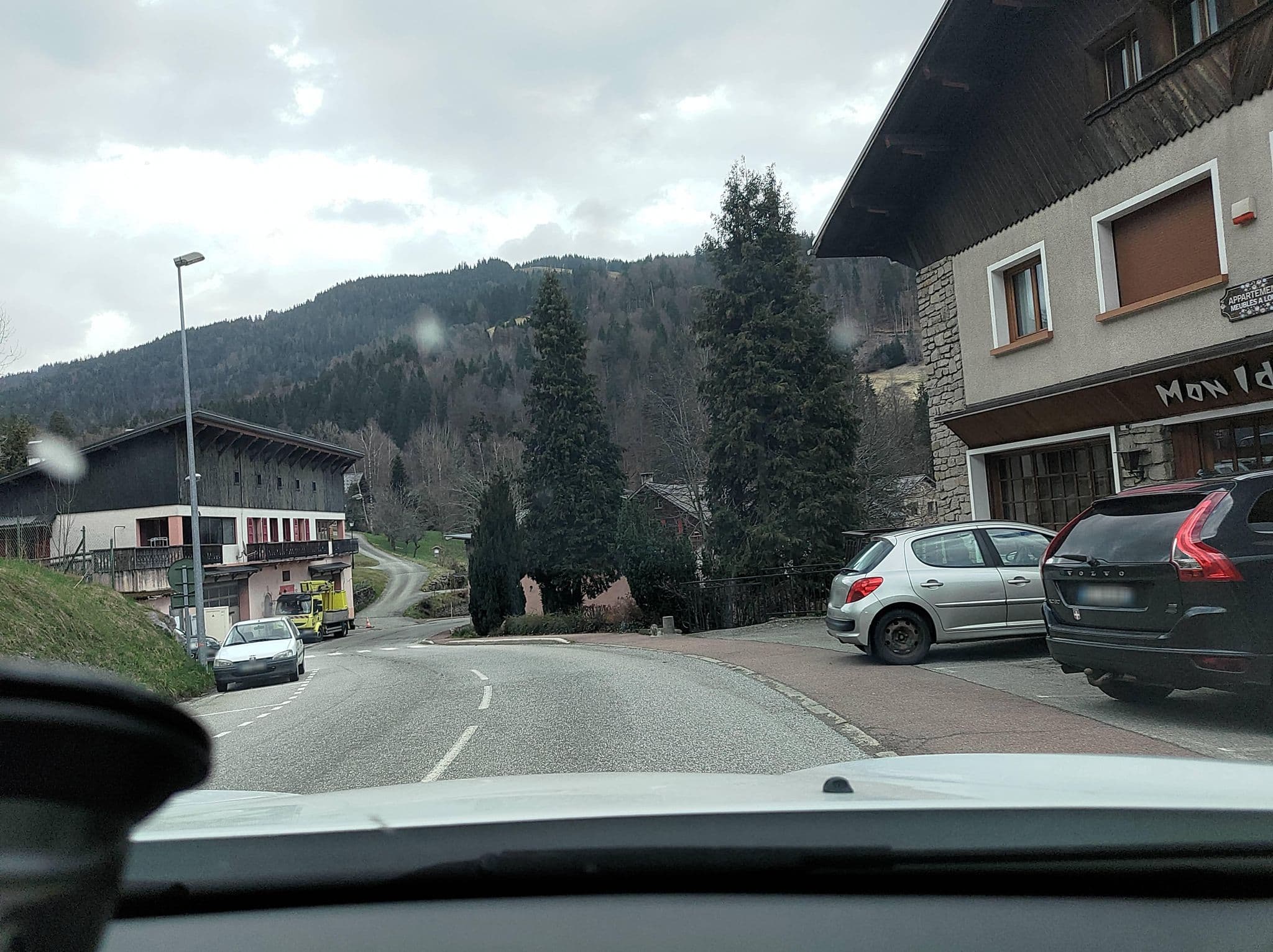 Street view near Chalet Mon Idole, Praz-sur-Arly — © MatthieuF4FNE (CC BY-SA · Mapillary)