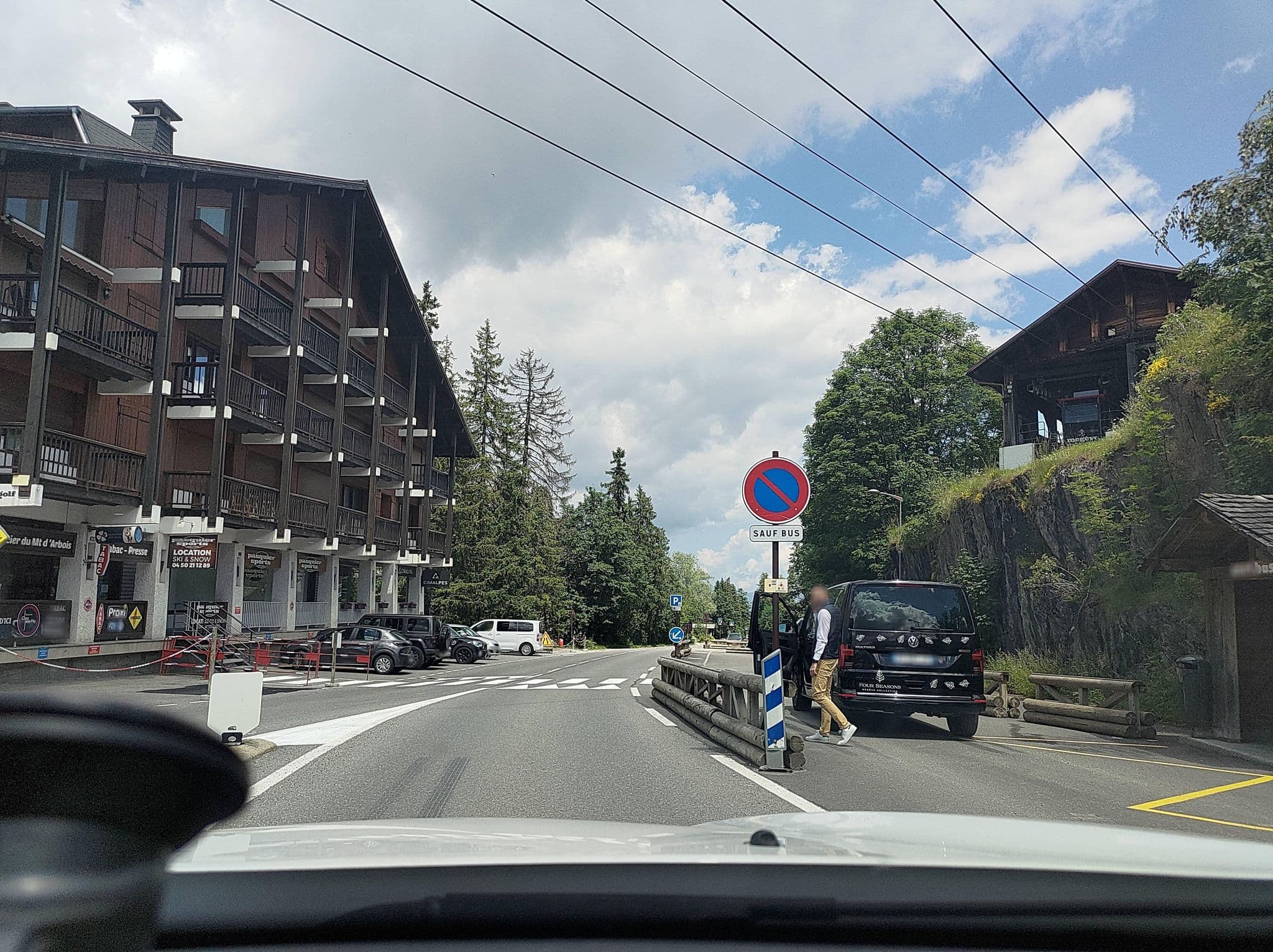 Street view near Artosin Philippe, Megève — © MatthieuF4FNE (CC BY-SA · Mapillary)