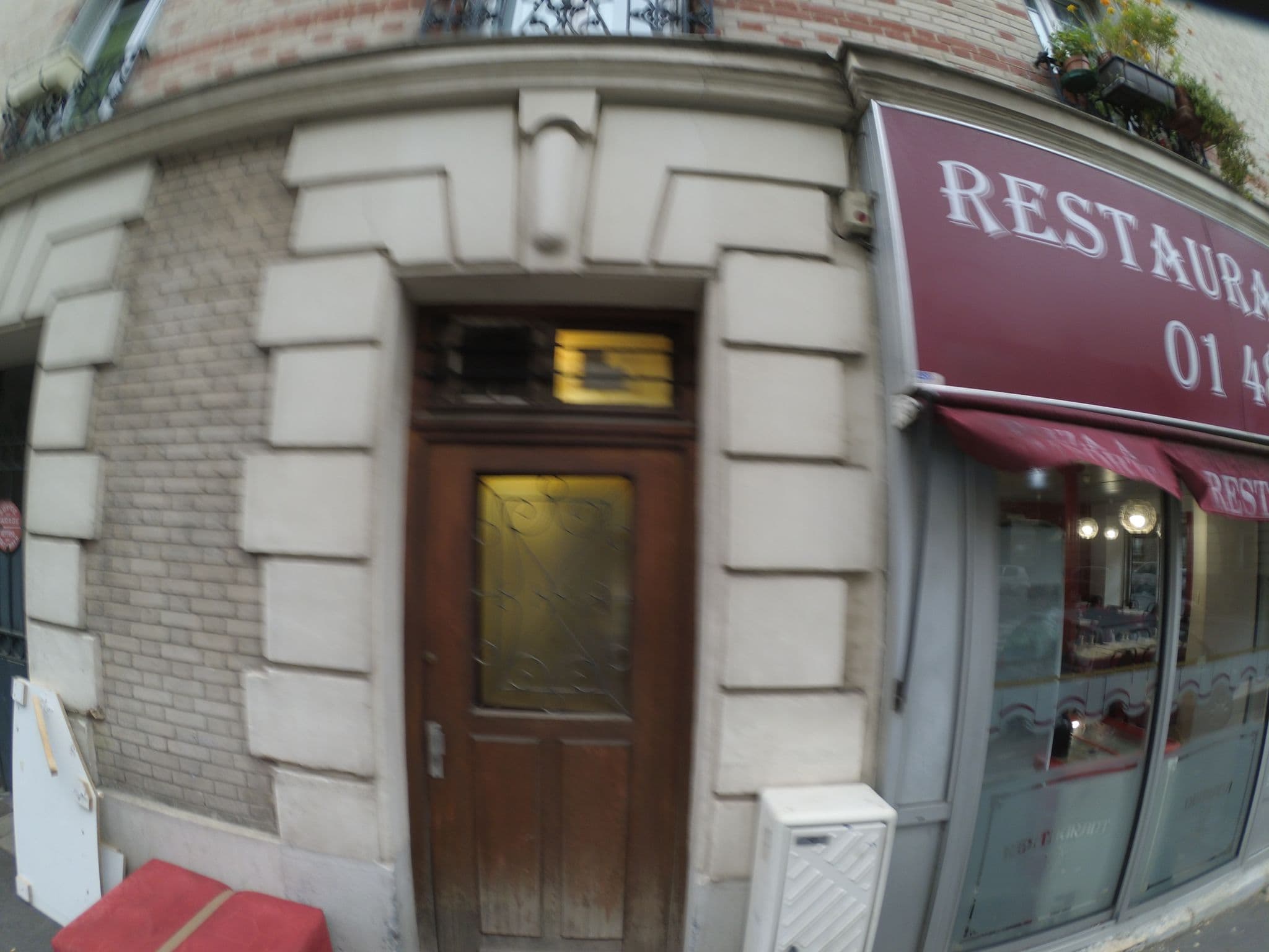 Street view near Le Parc Hôtel, Choisy-le-Roi — © stephanep (CC BY-SA · Mapillary)