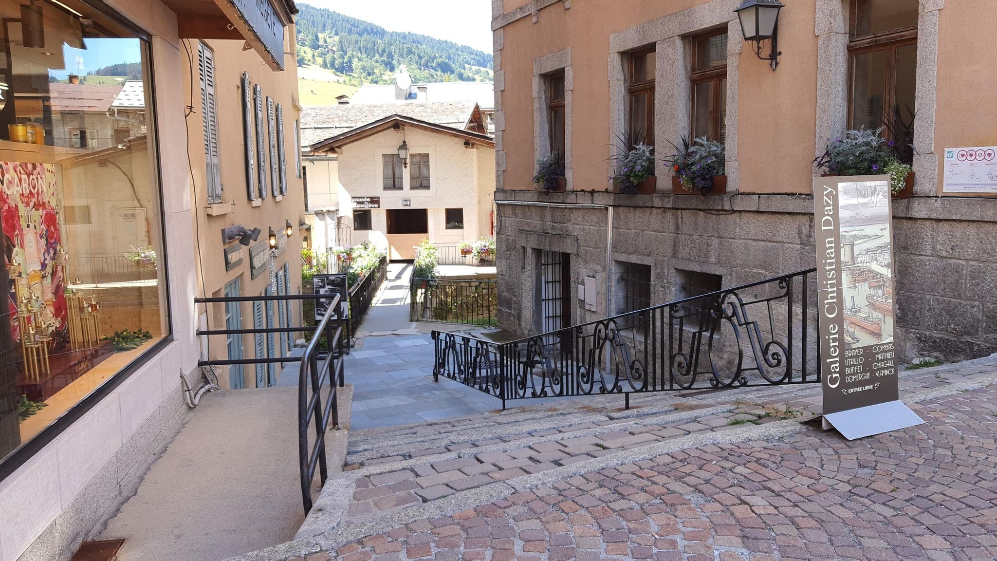 Street view near COMPAGNIE de SERVICES Megève, Megève — © thibaultr (CC BY-SA · Mapillary)