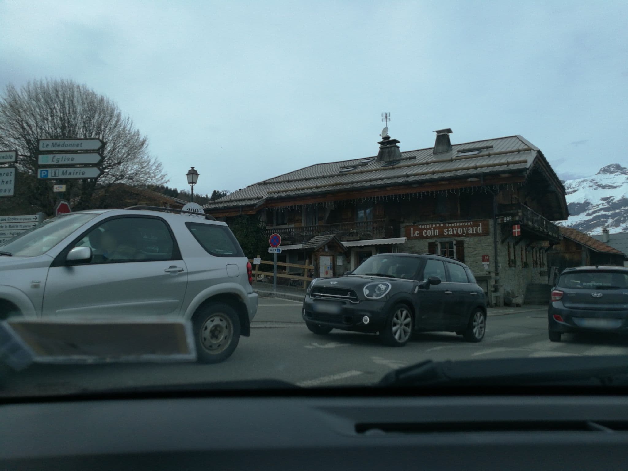 Street view near Le Coin Savoyard, Combloux — © u4y0u (CC BY-SA · Mapillary)