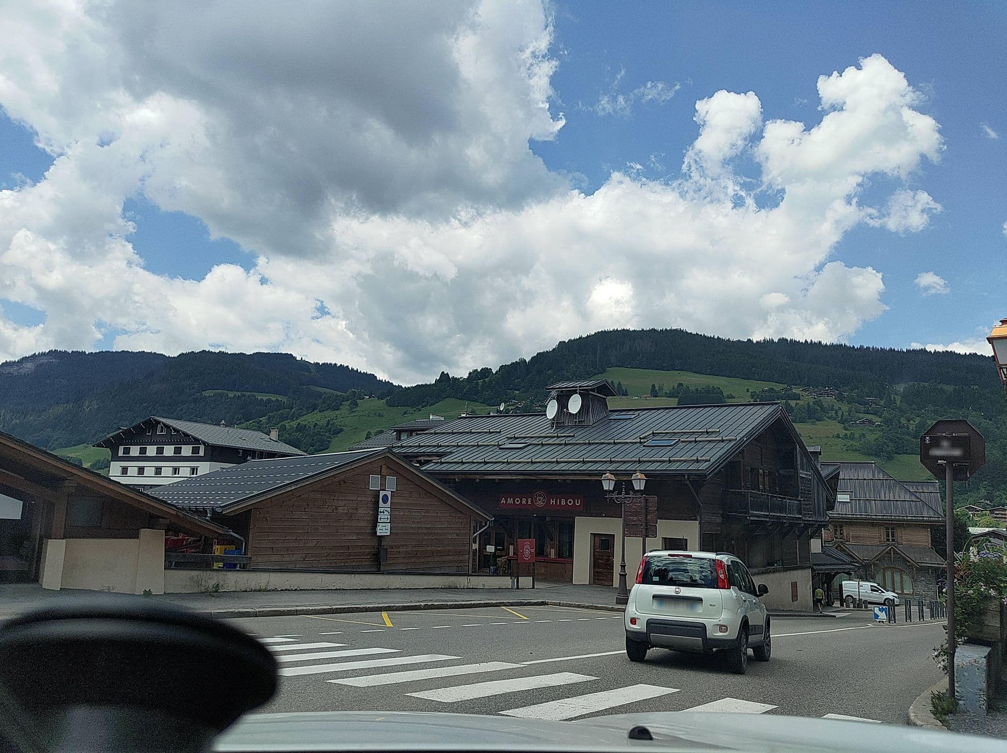 Street view near Hotel Rond-Point d'Arbois, Megève — © MatthieuF4FNE (CC BY-SA · Mapillary)