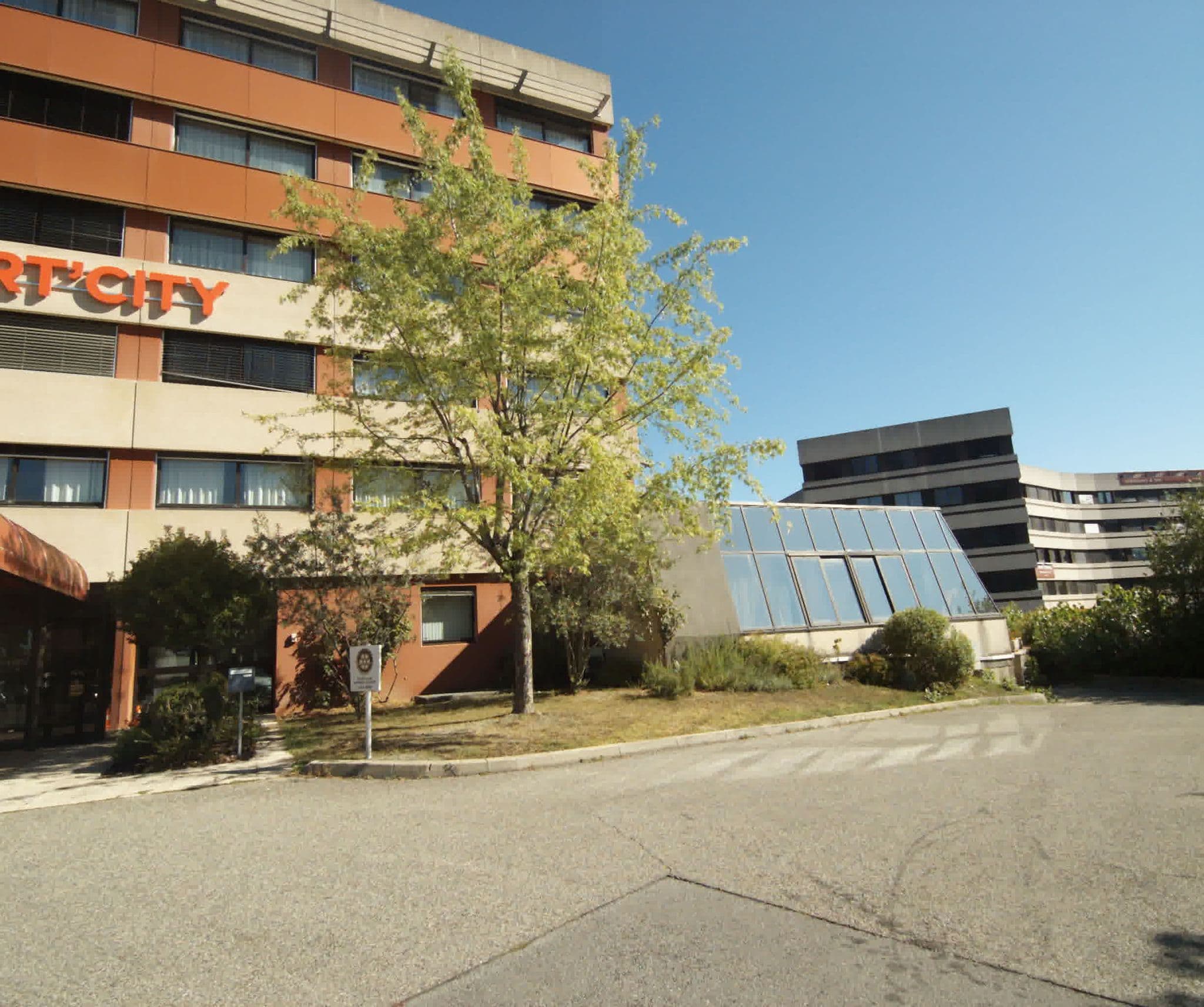 Street view near Park & Suites Elegance Ferney Voltaire, Ferney-Voltaire — © sogefi (CC BY-SA · Mapillary)