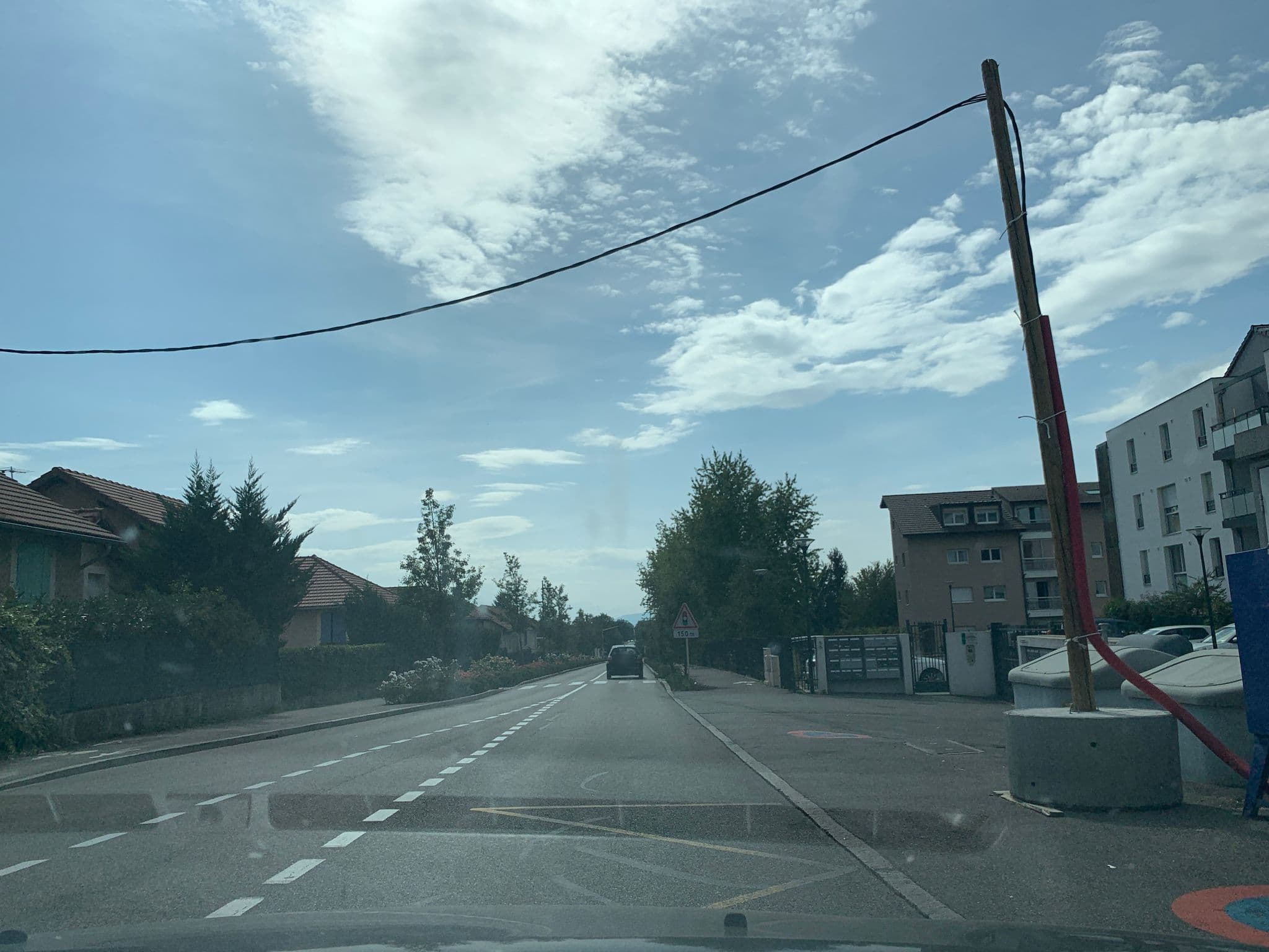 Street view near Hôtel des Nations, Gex — © thepriben (CC BY-SA · Mapillary)