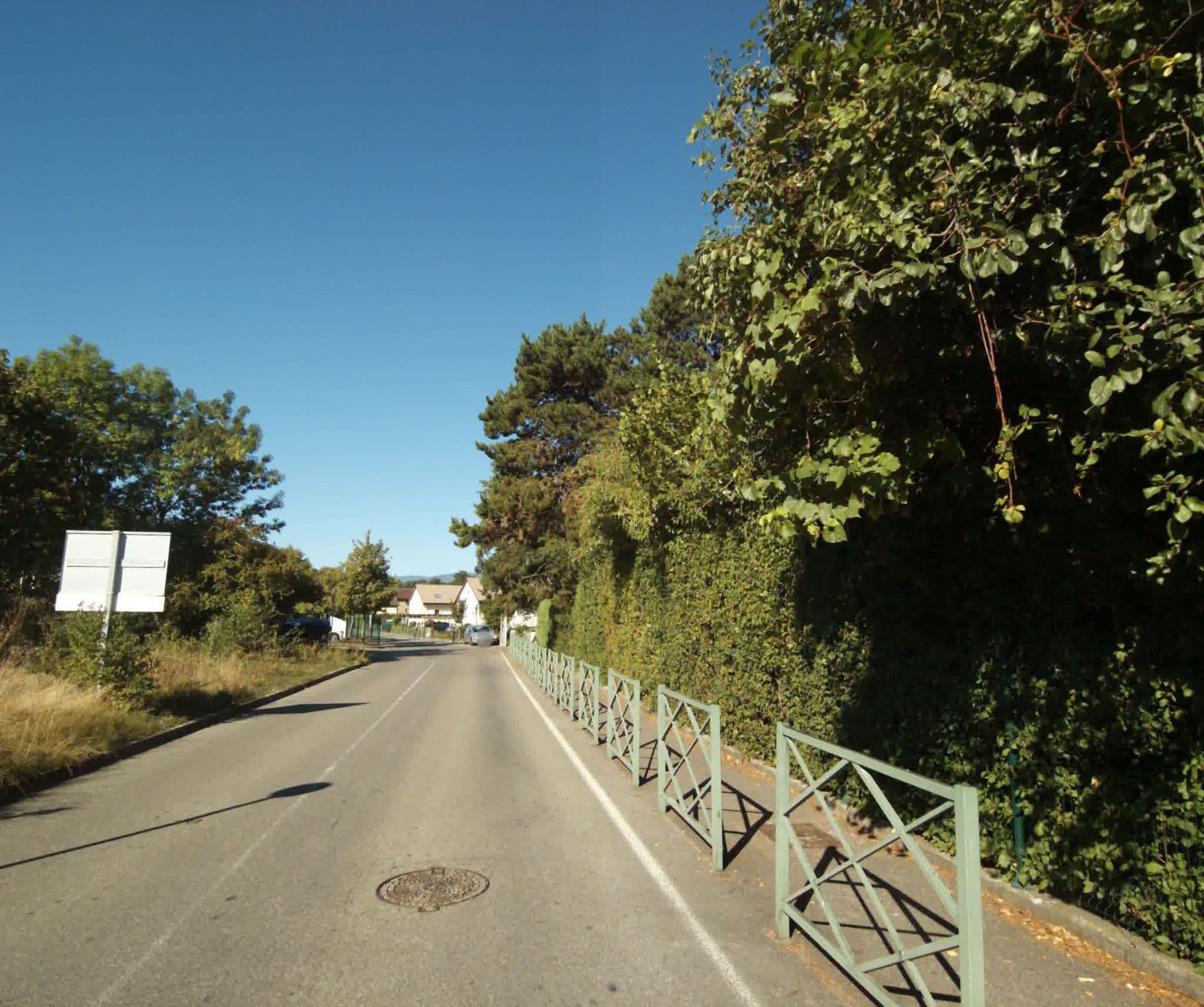 Street view near Hotel Median Genève Aéroport, Ferney-Voltaire — © sogefi (CC BY-SA · Mapillary)