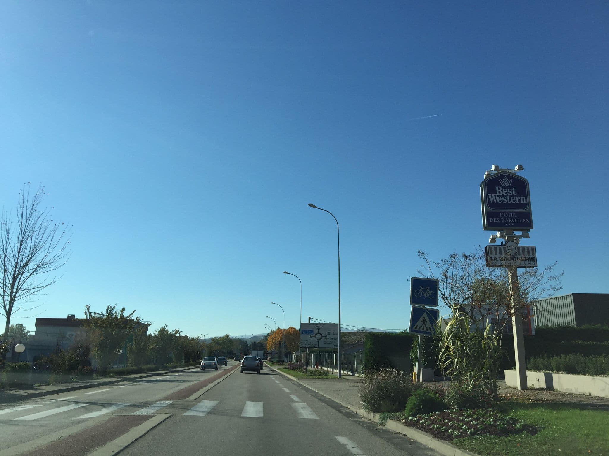 Street view near Best Western Hôtel des Barolles, Brignais — © geraldchatagnon (CC BY-SA · Mapillary)