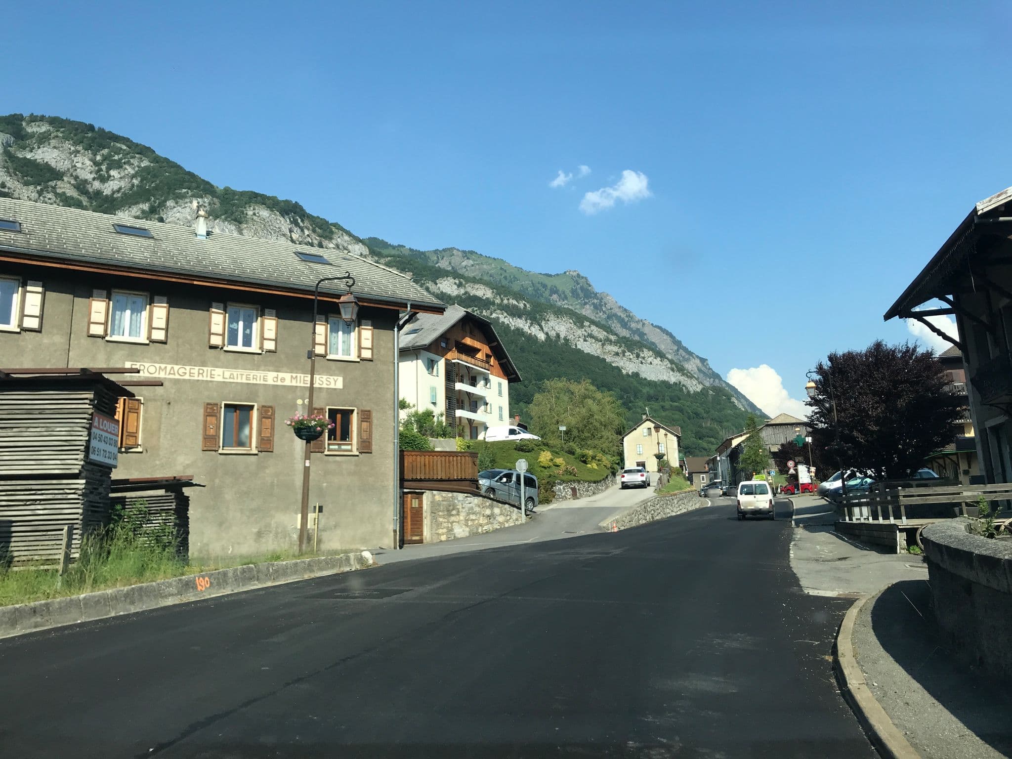Street view near Hôtel Restaurant du Lac, Mieussy — © pgiraud (CC BY-SA · Mapillary)
