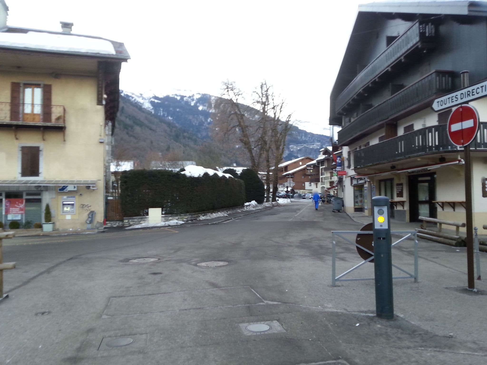 Street view near Gîte des Fontaines, Samoëns — © overflorian (CC BY-SA · Mapillary)