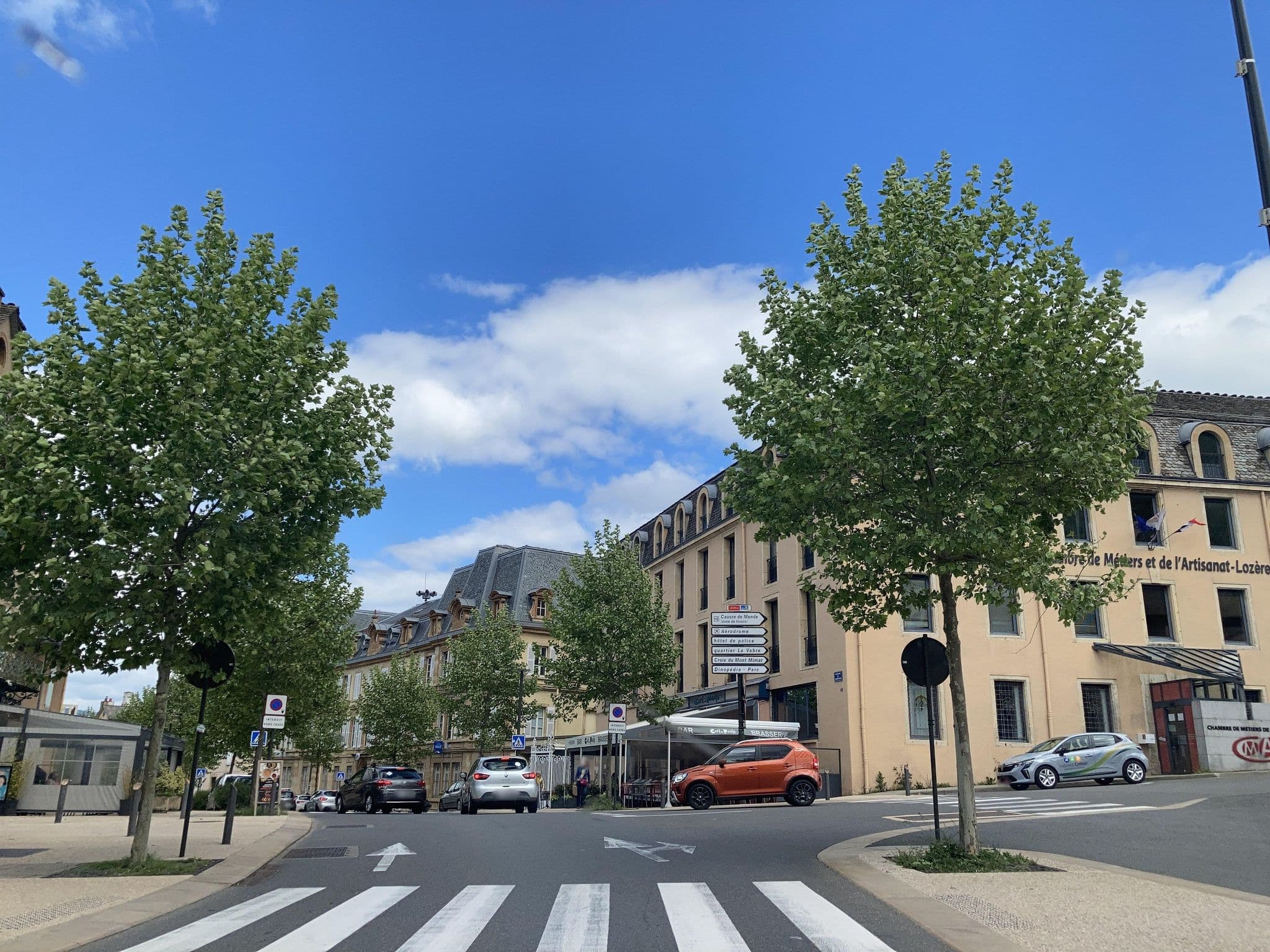 Street view near Hôtel Le Commerce, Mende — © tasmaniadevil (CC BY-SA · Mapillary)