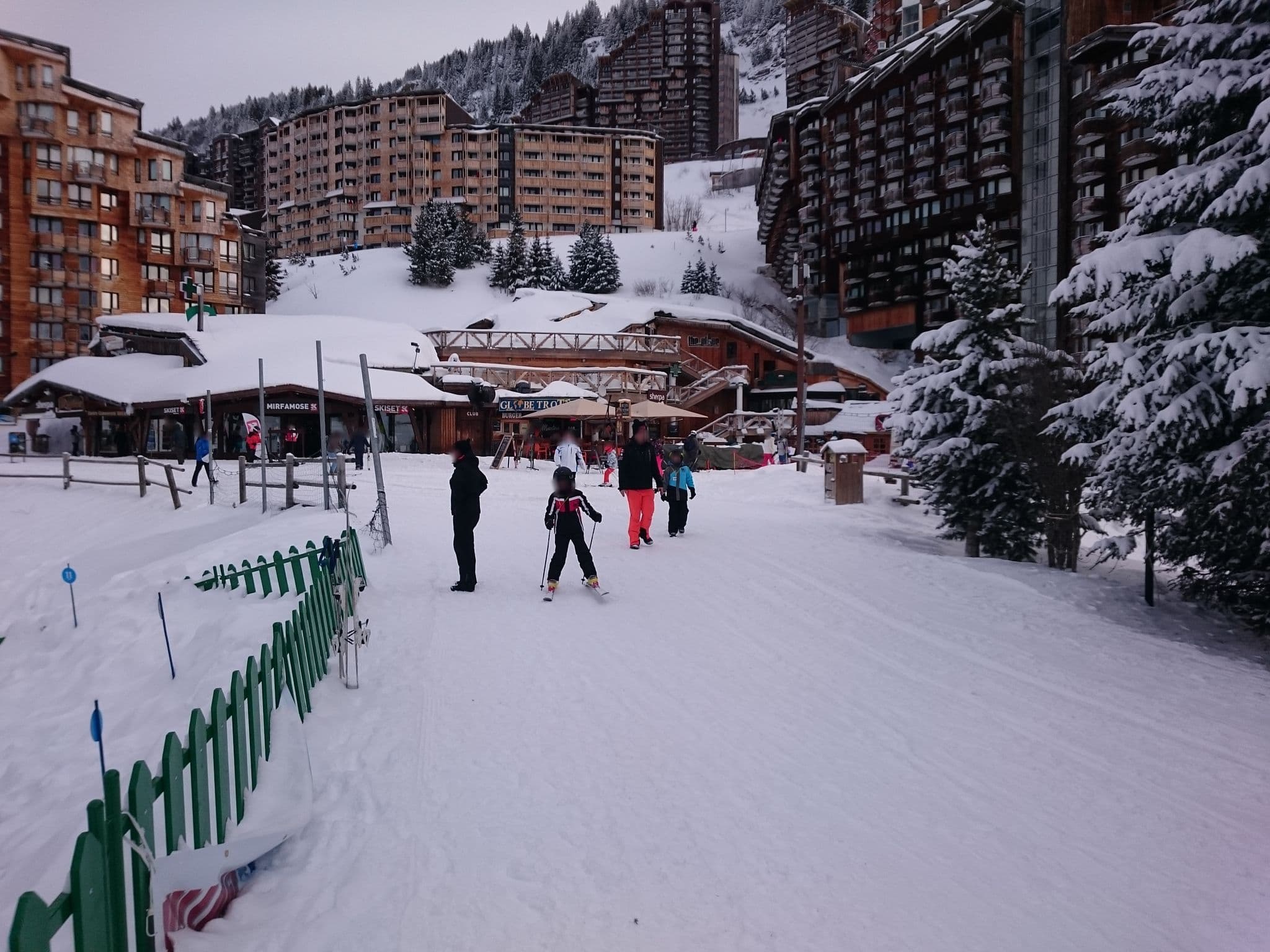 Street view near Locations Maeva Particuliers Allegro, Morzine — © legrandblond (CC BY-SA · Mapillary)