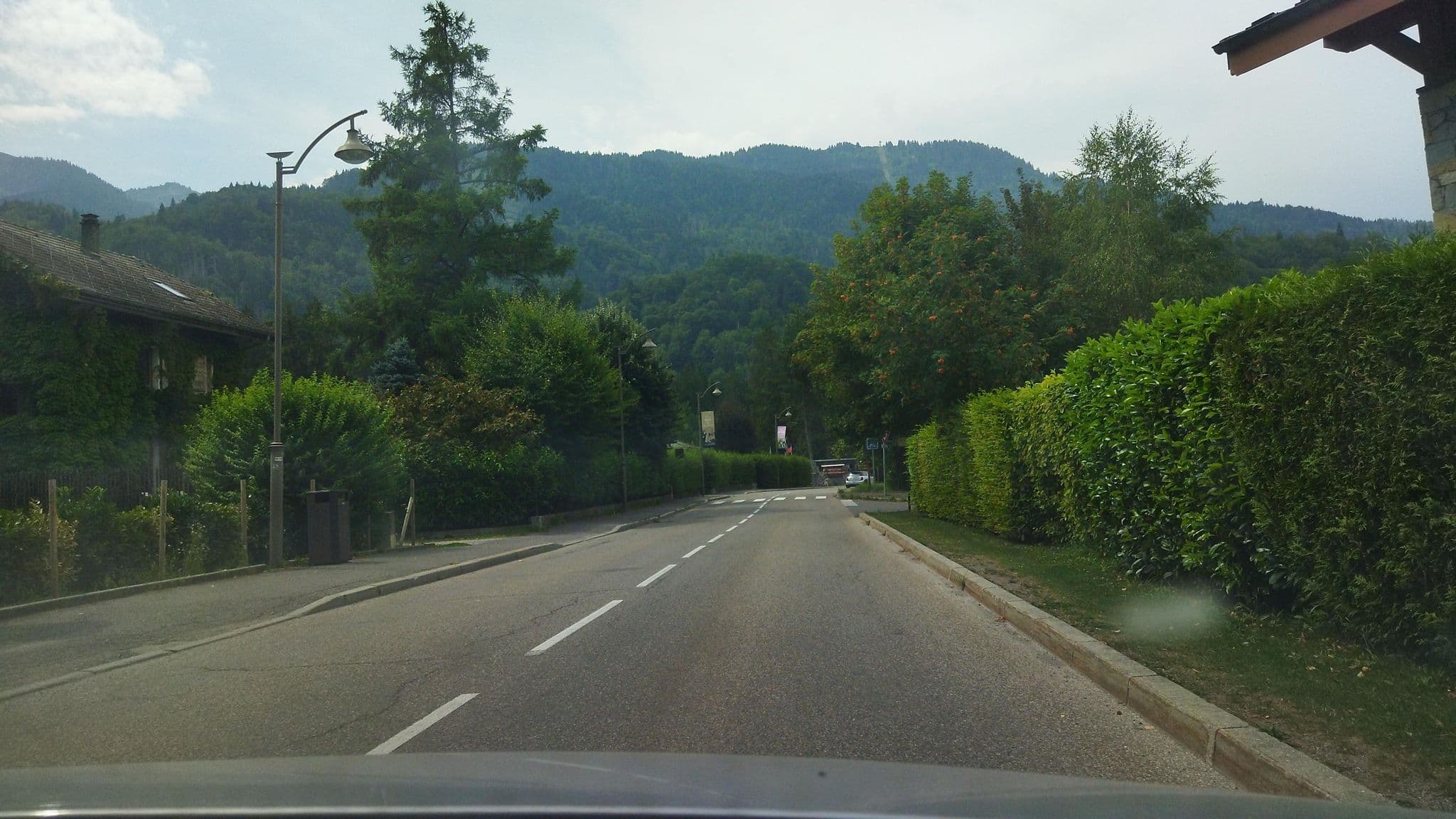 Street view near La Reine Des Pres, Samoëns — © QLFM (CC BY-SA · Mapillary)