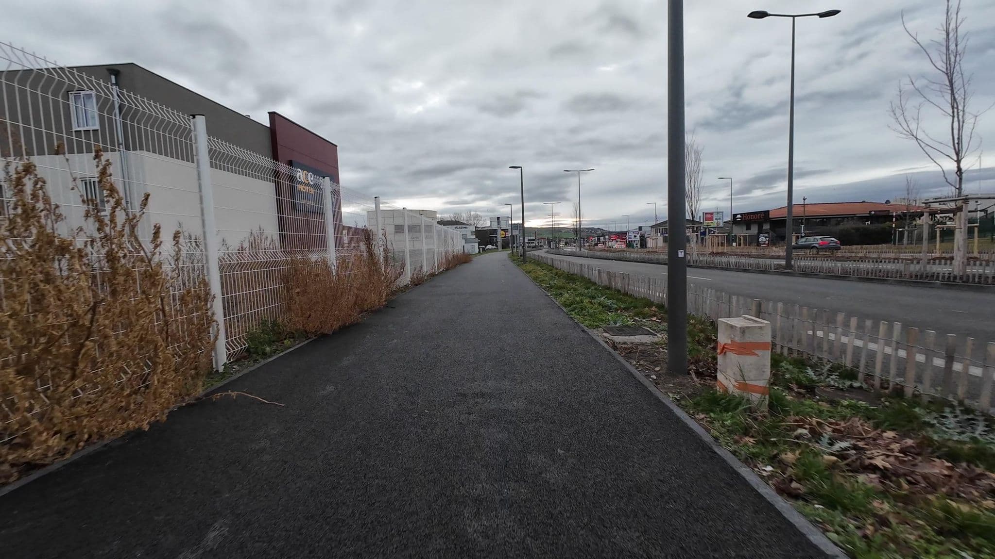 Street view near Ace Hotel, Pérignat-lès-Sarliève — © user-3965077544 (CC BY-SA · Mapillary)