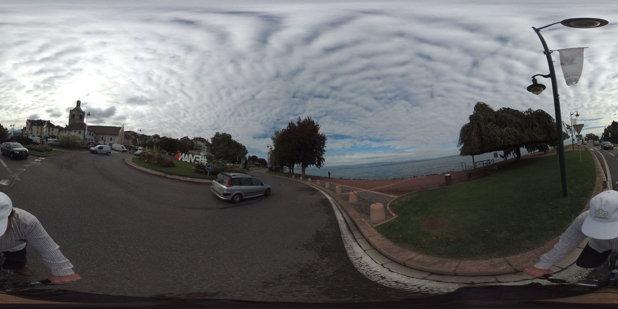 Street view near Hotel Royal Resort, Évian-les-Bains — © geovelo (CC BY-SA · Mapillary)