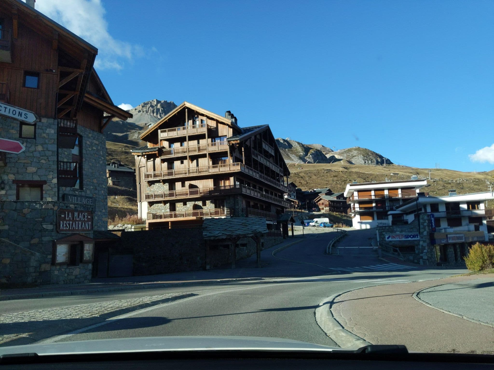 Street view near Le Boiu, Tignes — © alexmodesto73 (CC BY-SA · Mapillary)