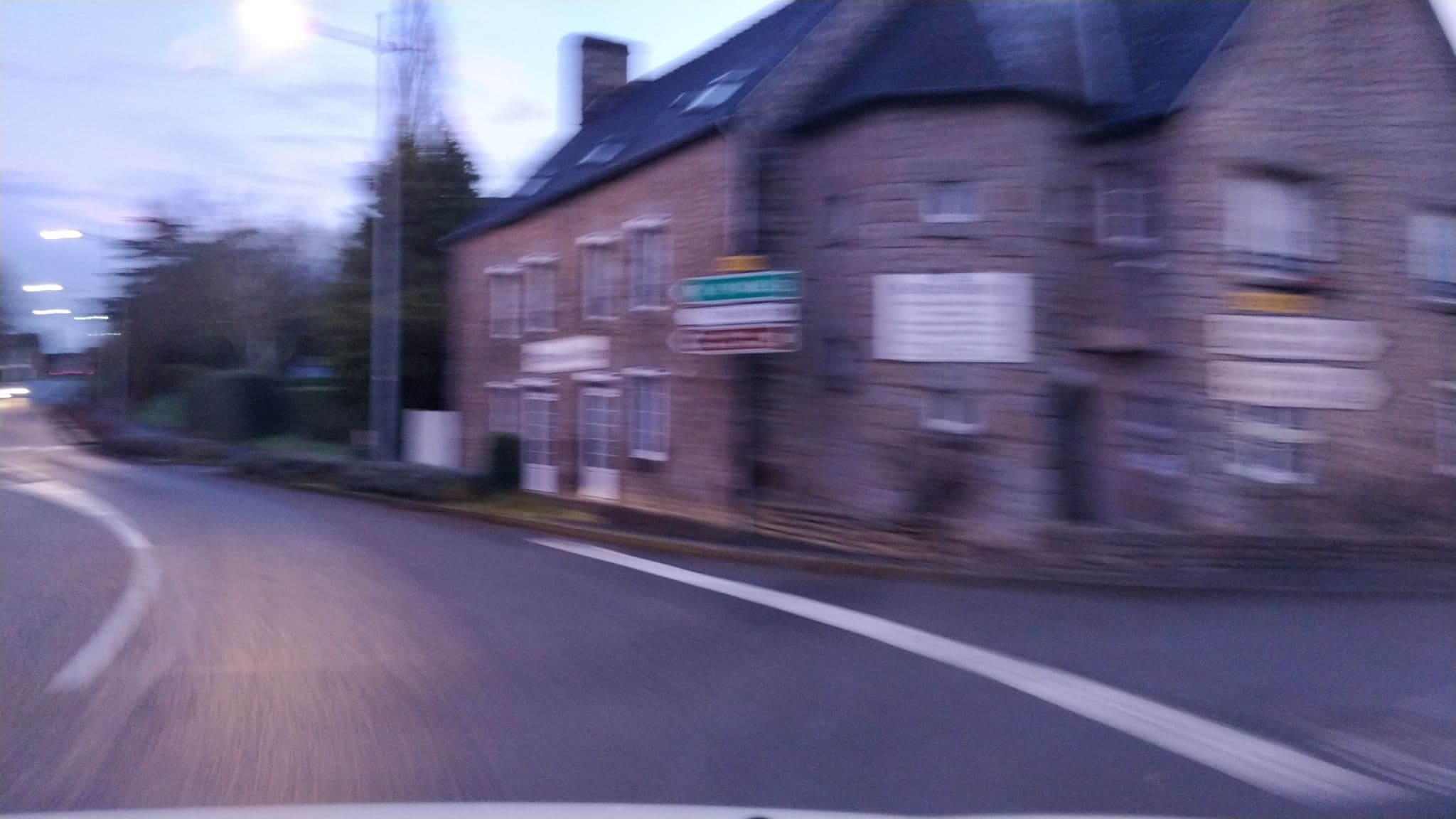 Street view near Ker-Loën, Antrain — © mgageo (CC BY-SA · Mapillary)