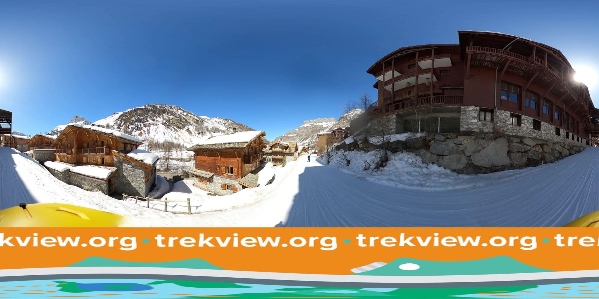 Street view near Неплохая г-ца с русскими туристами, Val-d'Isère — © trekviewed (CC BY-SA · Mapillary)