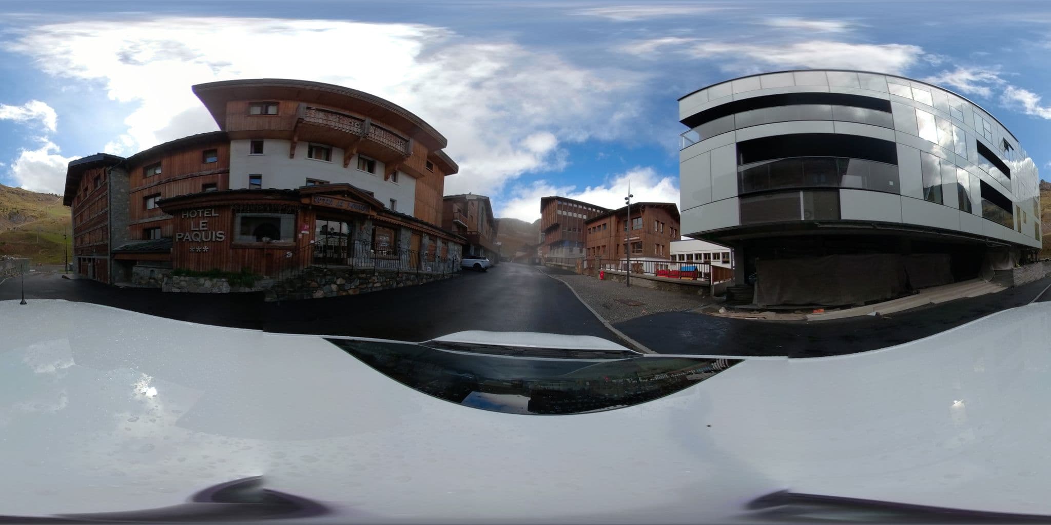 Street view near Hotel Voulezvous By Les Etincelles, Tignes — © serfim_cit_y (CC BY-SA · Mapillary)