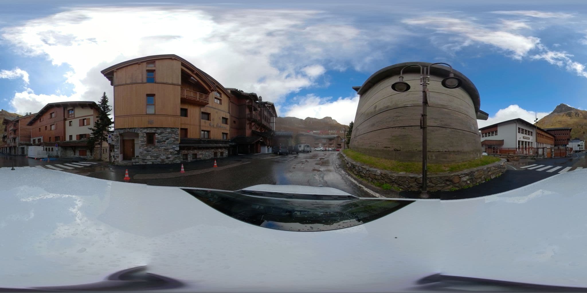 Street view near Hotel Les Campanules, Tignes — © serfim_cit_y (CC BY-SA · Mapillary)