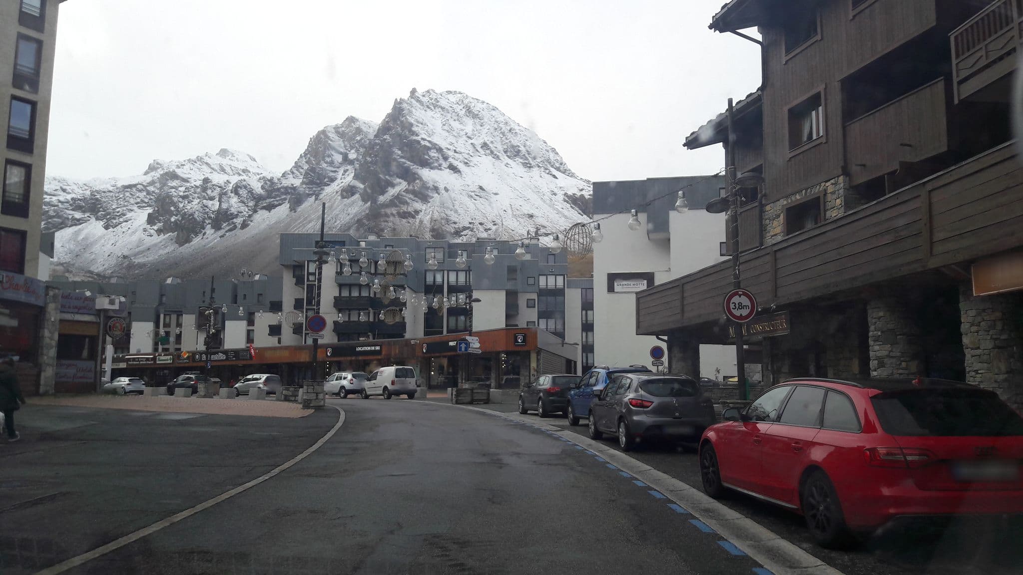 Street view near Résidence CGH Le Nevada, Tignes — © alexmodesto73 (CC BY-SA · Mapillary)