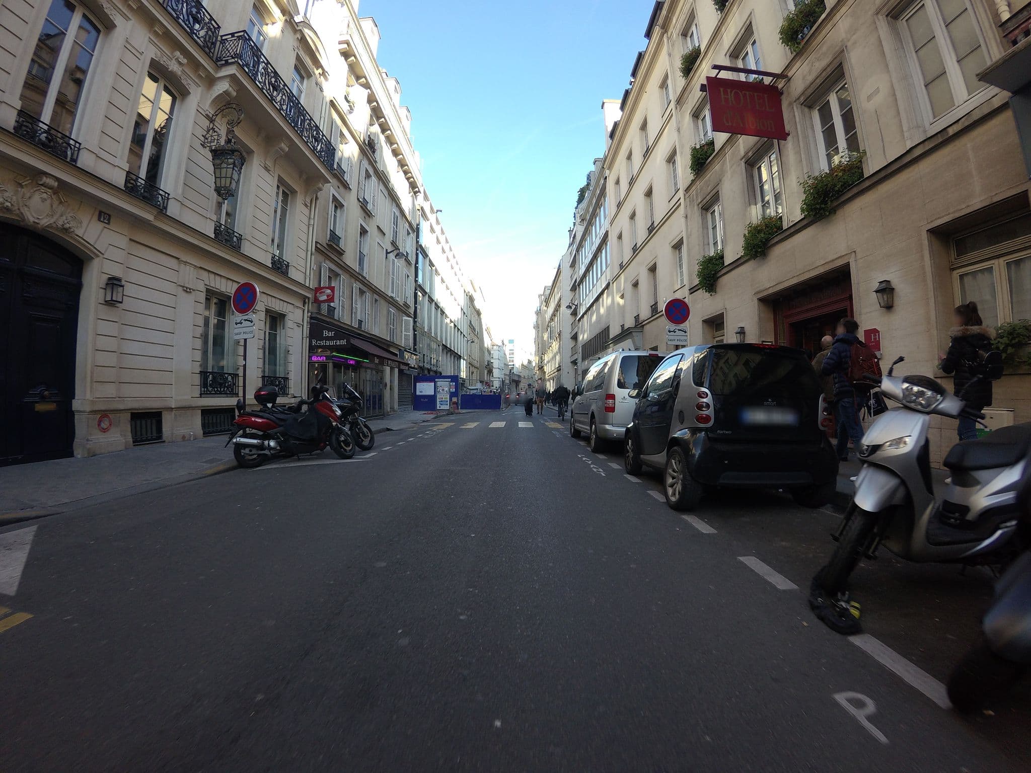 Street view near La Canopeé, Paris 08 Élysée — © laurentlouf (CC BY-SA · Mapillary)