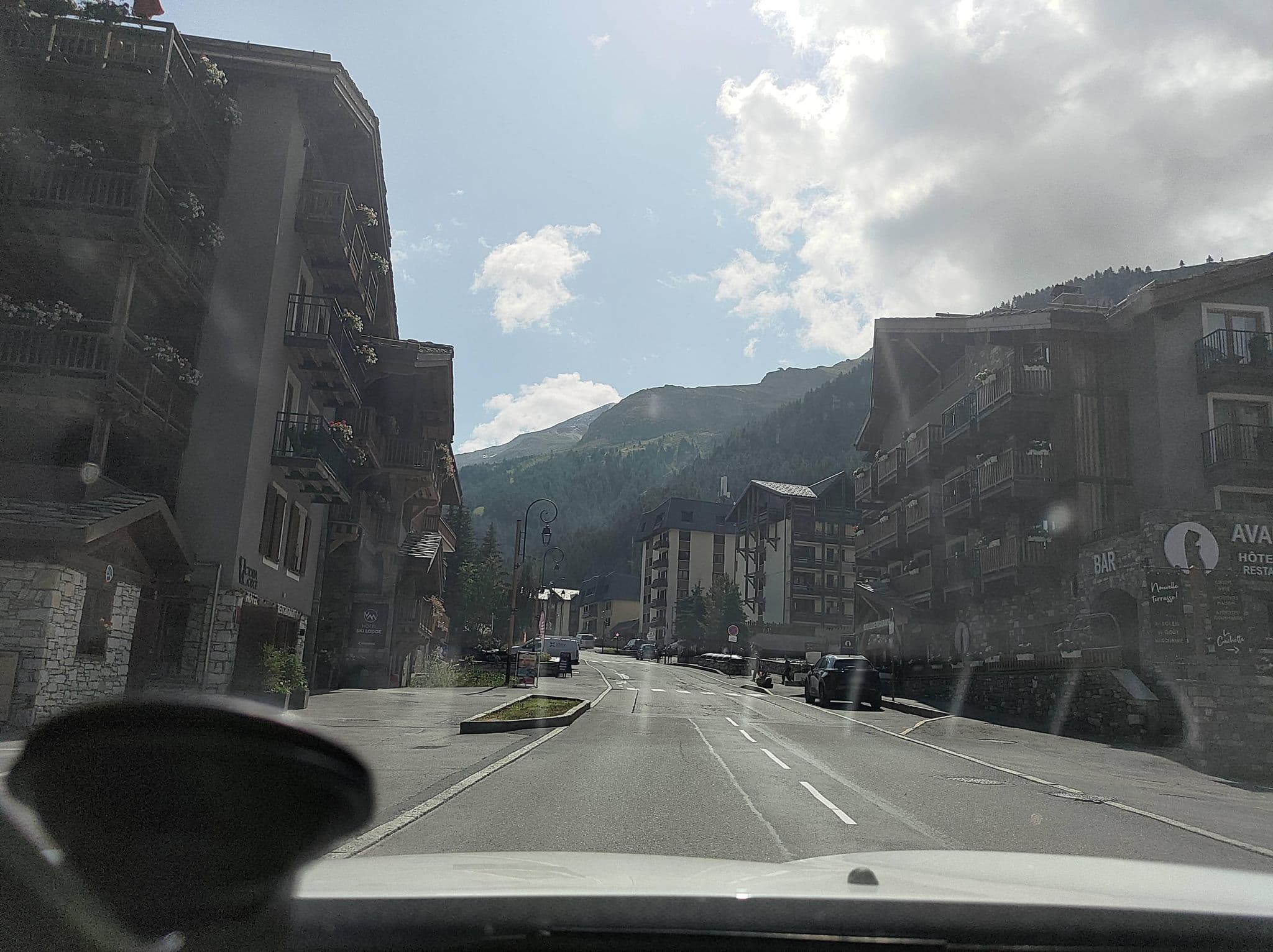 Street view near Victoria Lodge (Hotel), Val-d'Isère — © MatthieuF4FNE (CC BY-SA · Mapillary)
