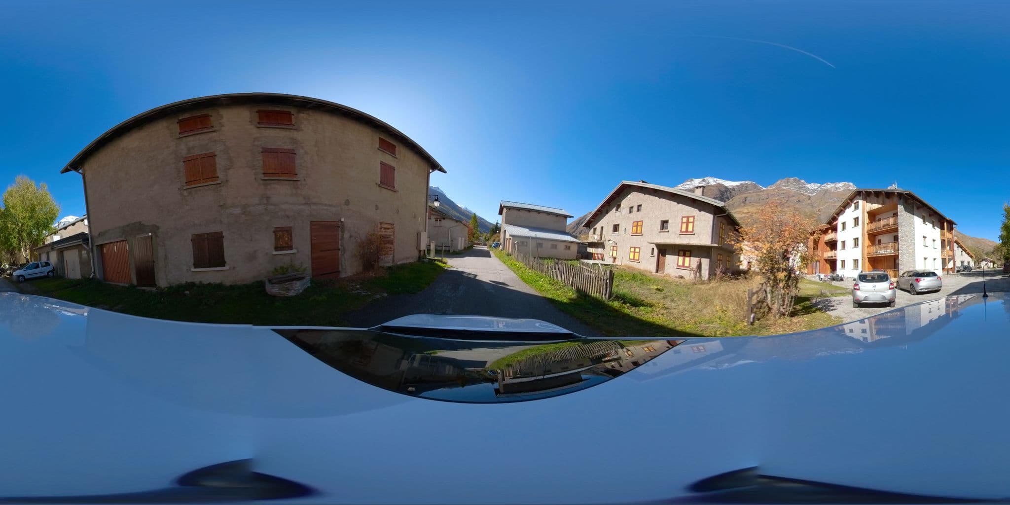 Street view near Chalet l'Aubépine, Val-d'Isère — © serfim_cit_y (CC BY-SA · Mapillary)