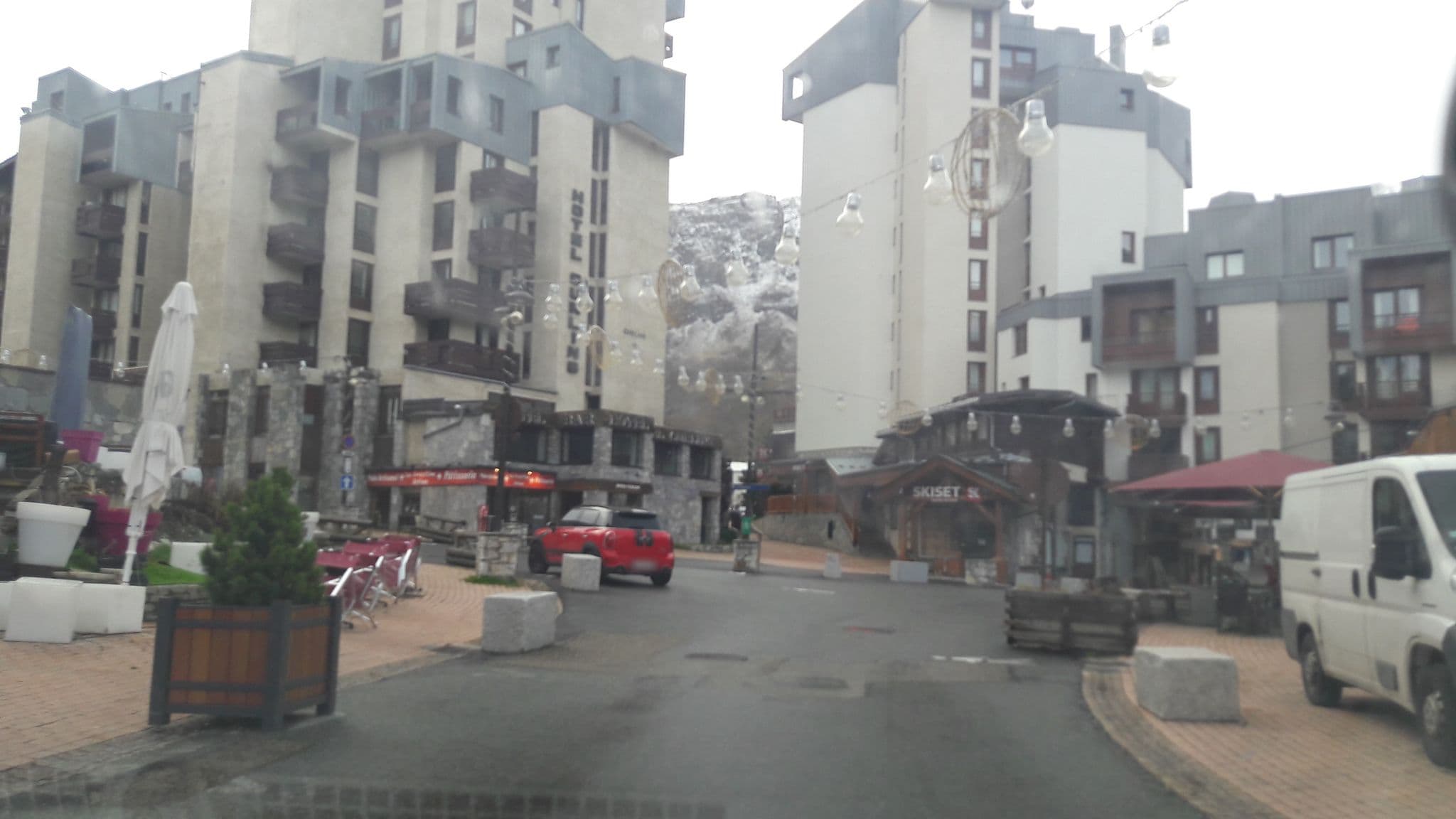 Street view near Domaines du Soleil Residence le Hameau du Borsat, Tignes — © alexmodesto73 (CC BY-SA · Mapillary)