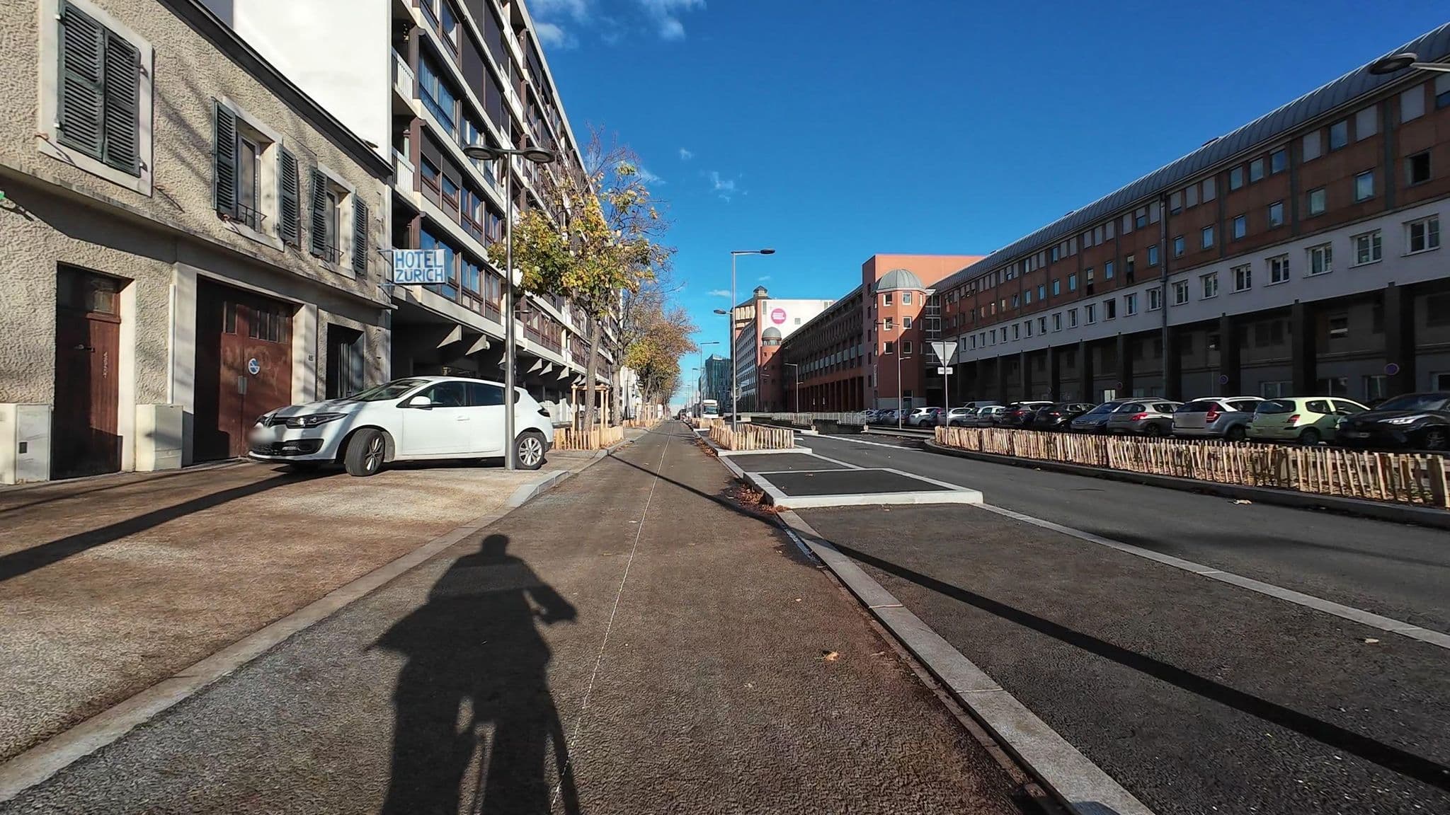 Street view near Hôtel Zurich, Clermont-Ferrand — © user-3965077544 (CC BY-SA · Mapillary)