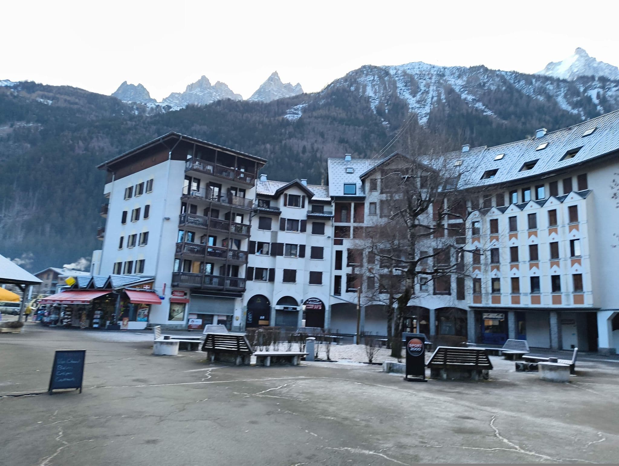 Street view near Chamois Blanc Terrasse, Chamonix-Mont-Blanc — © marcuscalabresus (CC BY-SA · Mapillary)