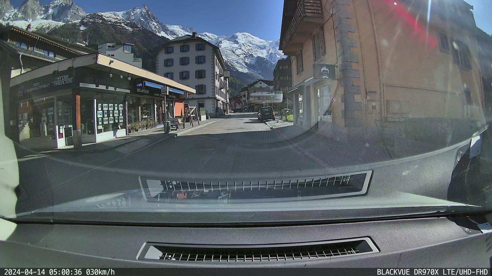 Street view near Appartements de l'Hôtel de l'Arve, Chamonix-Mont-Blanc — © ordinatous (CC BY-SA · Mapillary)