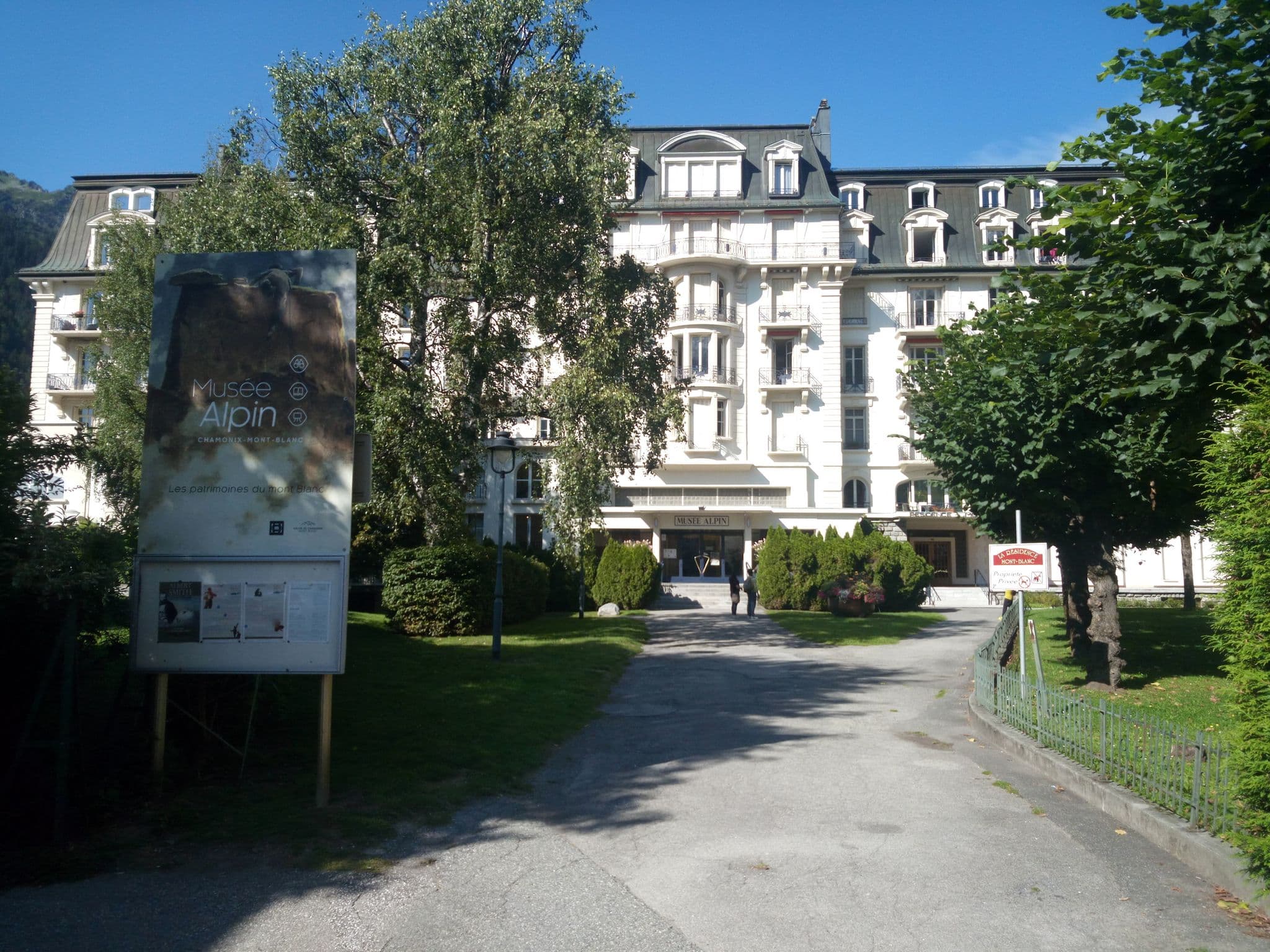 Street view near Mont Blanc 98 Apartment, Chamonix-Mont-Blanc — © ordinatous (CC BY-SA · Mapillary)