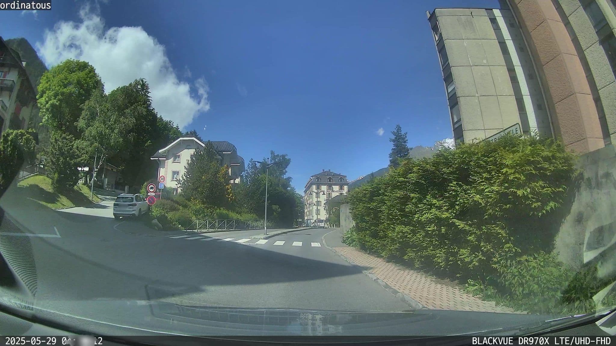 Street view near Appartement Eden, Chamonix-Mont-Blanc — © ordinatous (CC BY-SA · Mapillary)